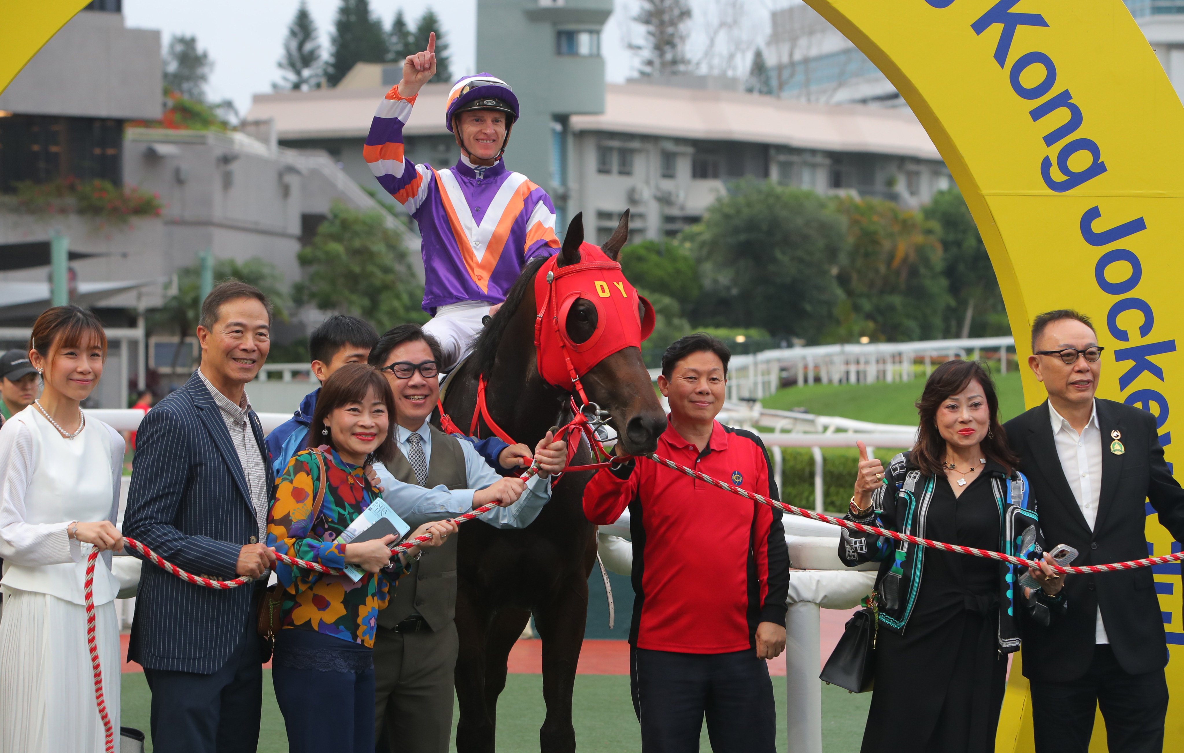 Smart Avenue brings up a double for Zac Purton and Dennis Yip at Sha Tin. Photos: Kenneth Chan