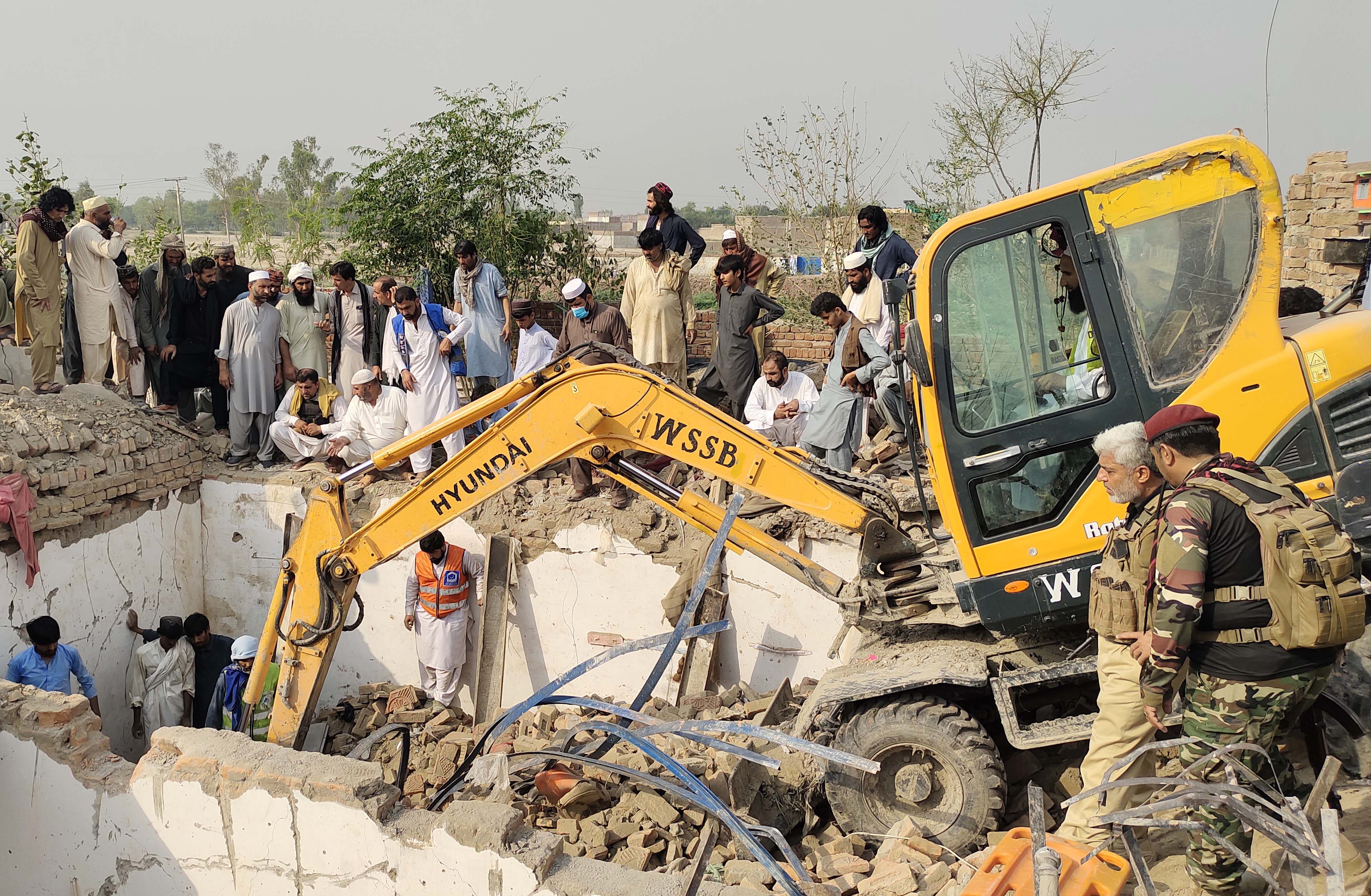 An excavator clears rubble from a police installation destroyed in a suicide attack in Bannu district, Khyber Pakhtunkhwa province, Pakistan, on Sunday. Photo: Xinhua