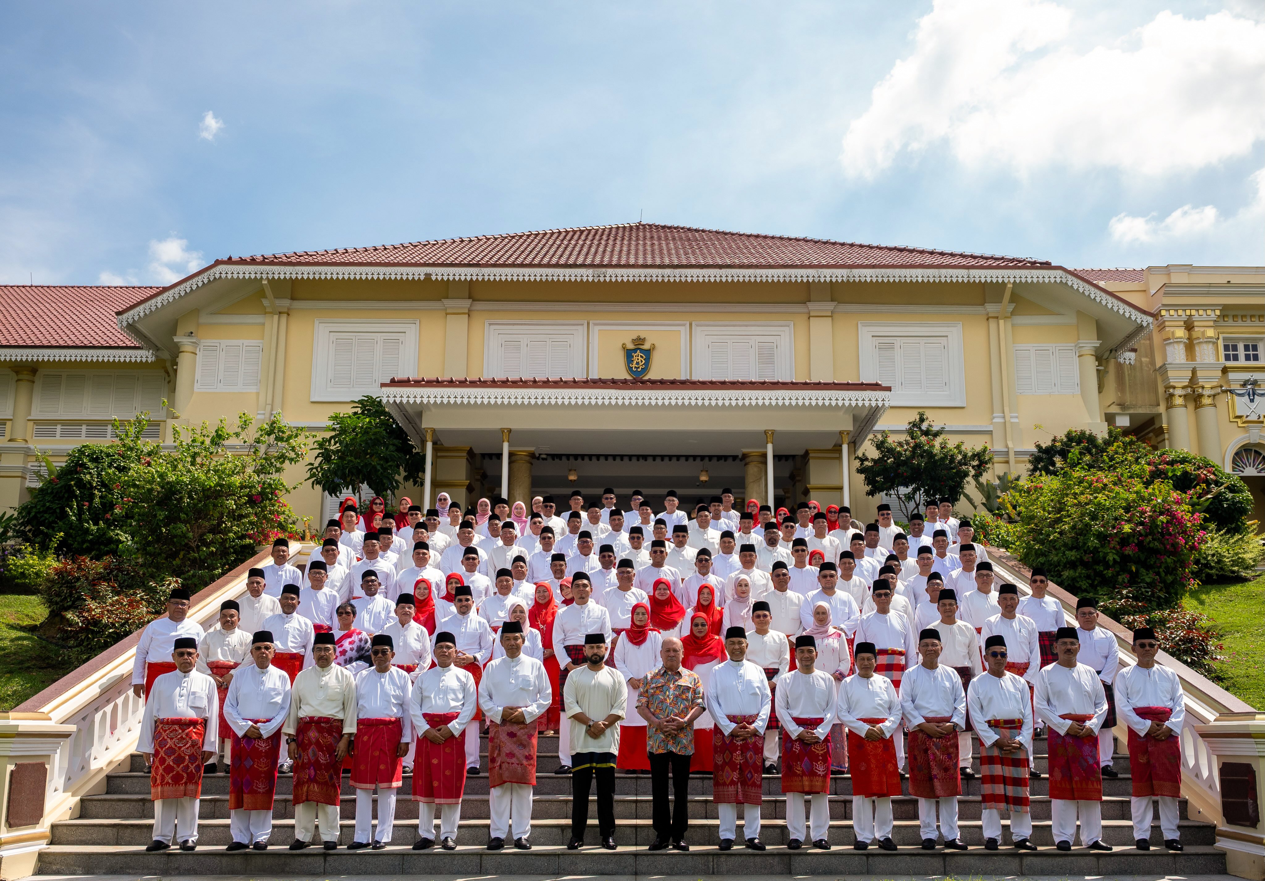 Malaysia’s Sultan Ibrahim Iskandar (centre) and Johor Crown Prince Tunku Ismail Idris (centre, left) with Umno’s leaders at the Johor palace on Monday. Photo: Threads / ahmadzahidhamidi