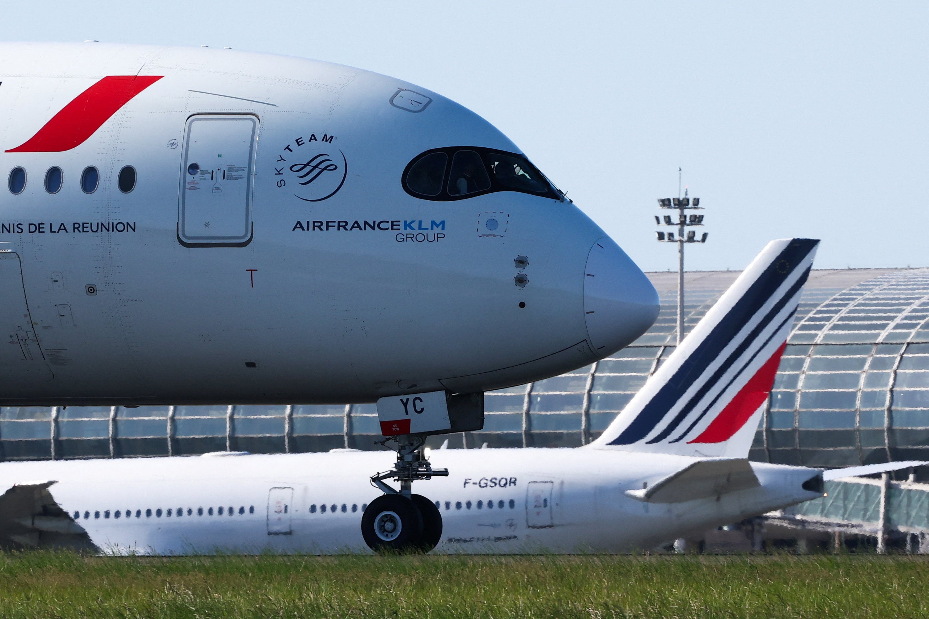An Air France Airbus A319-111 airplane taxis at Charles de Gaulle airport near Paris, as demand for China-Europe flights climbs despite increased fuel prices due to conflict in the Middle East. Photo: Reuters