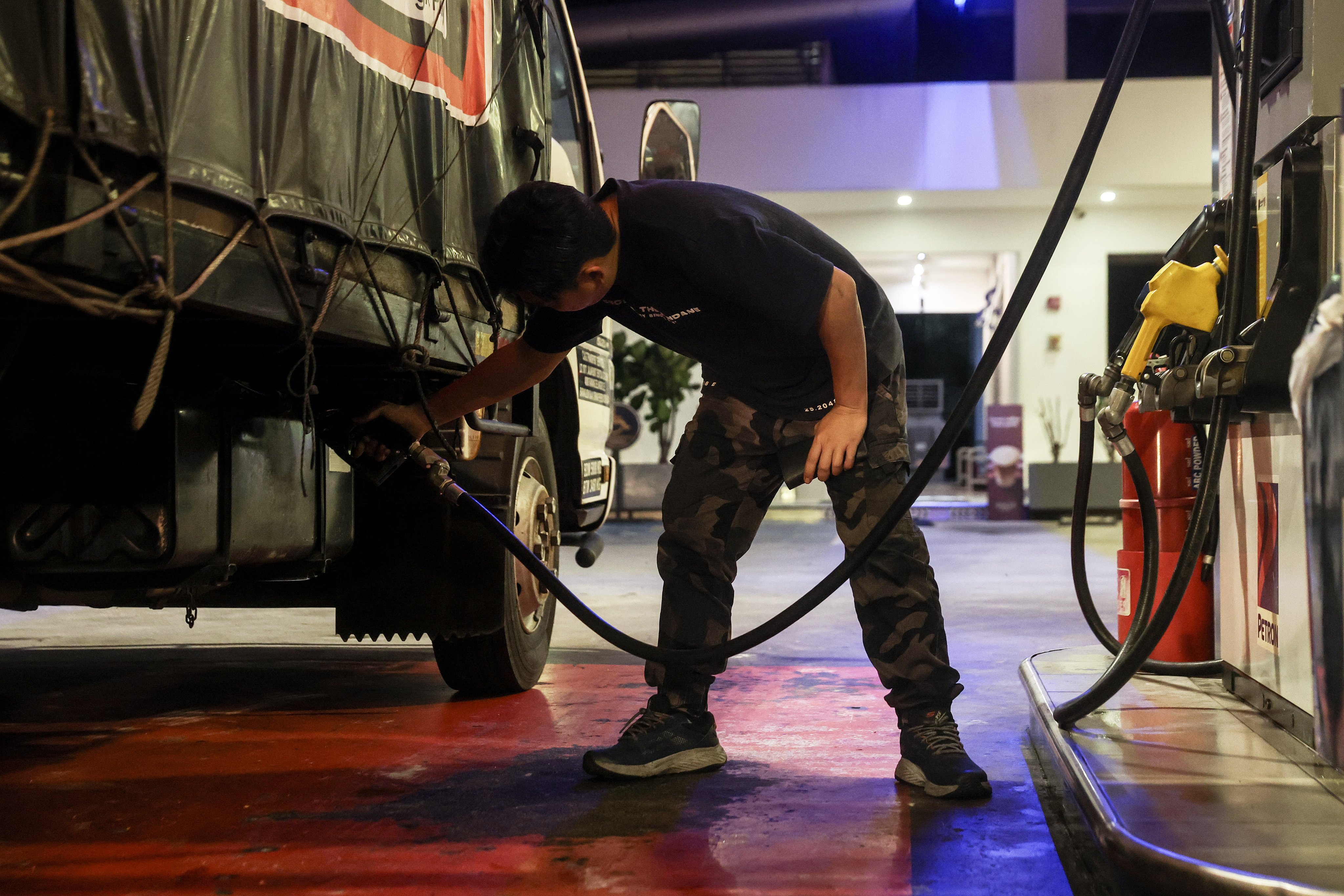 A man fills his towing lorry with diesel at a petrol station in Shah Alam, Malaysia, on May 4. Photo: EPA