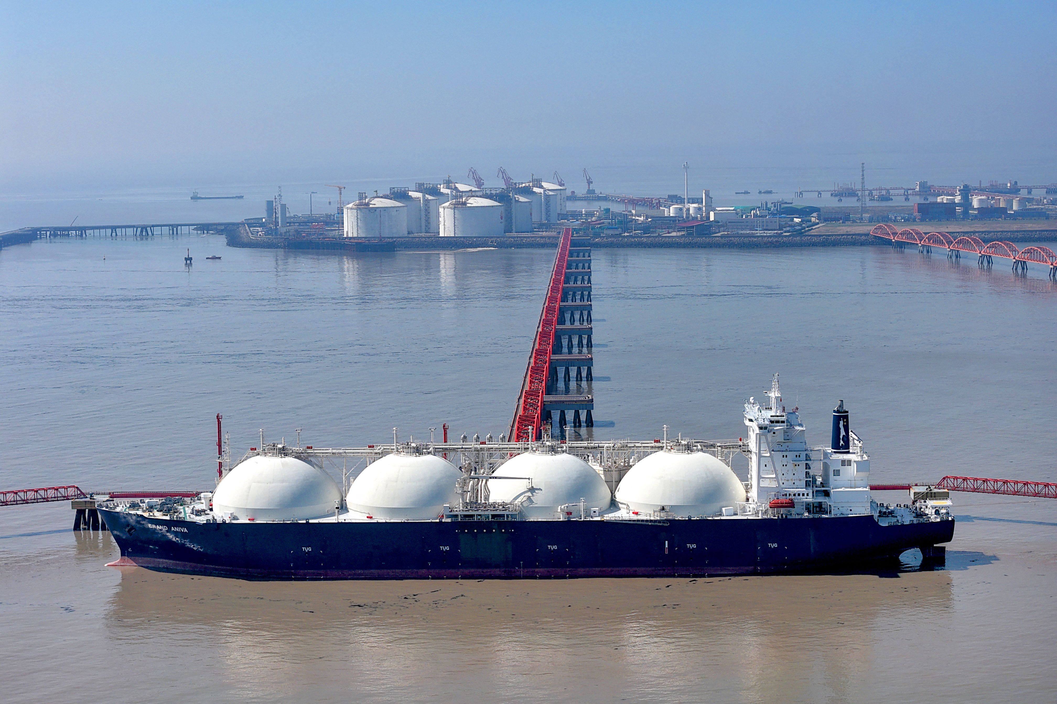 A ship offloads liquid natural gas at the PetroChina Jiangsu LNG terminal at Yangkou port in Rudong, in eastern China’s Jiangsu province. Photo: AFP