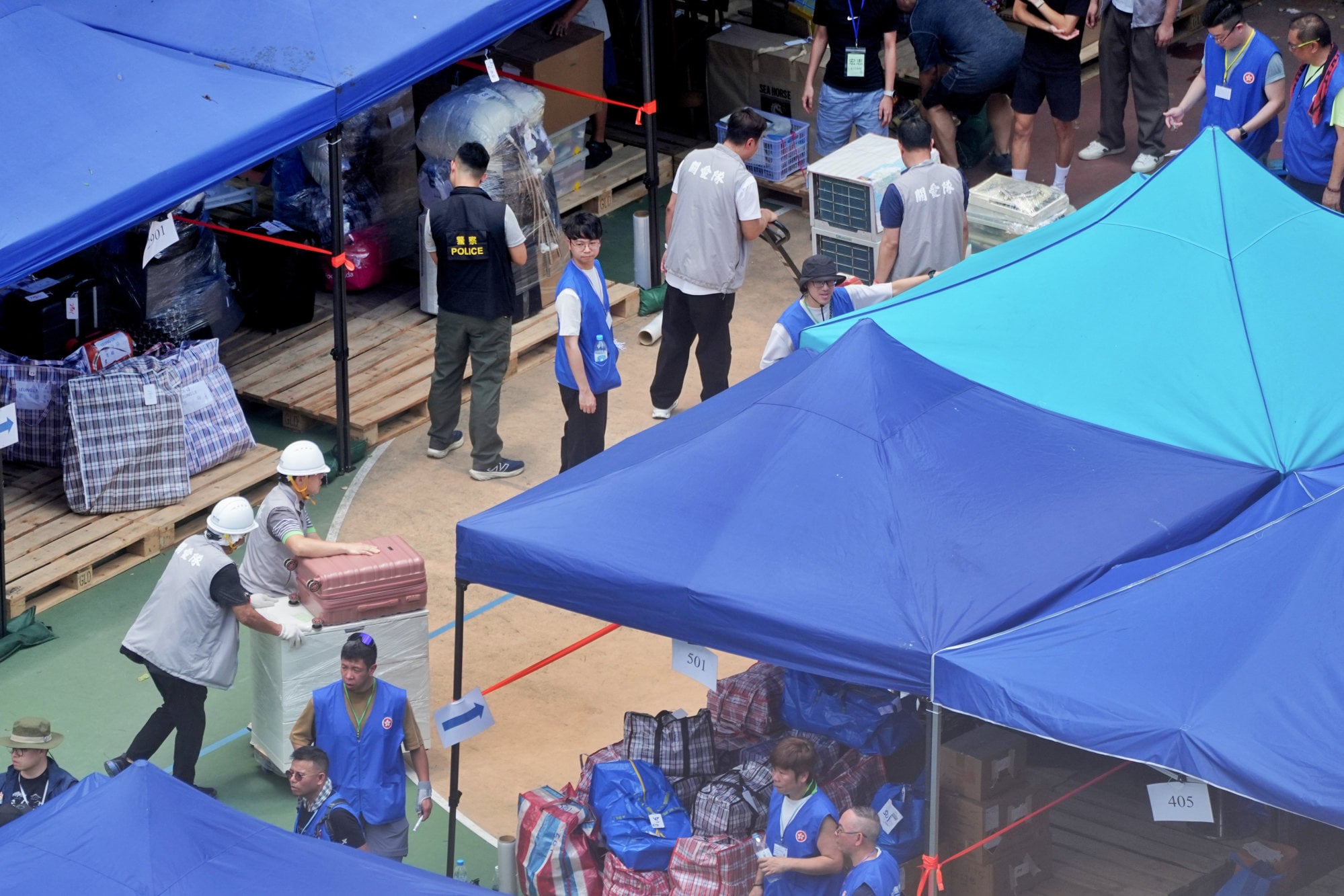 Residents of Wang Chi House will be allowed to return in batches over the next five days, beginning with the lowest floors. Photo: Elson Li Residents of Wang Chi House will be allowed to return in batches over the next five days, beginning with the lowest floors. Photo: Elson Li