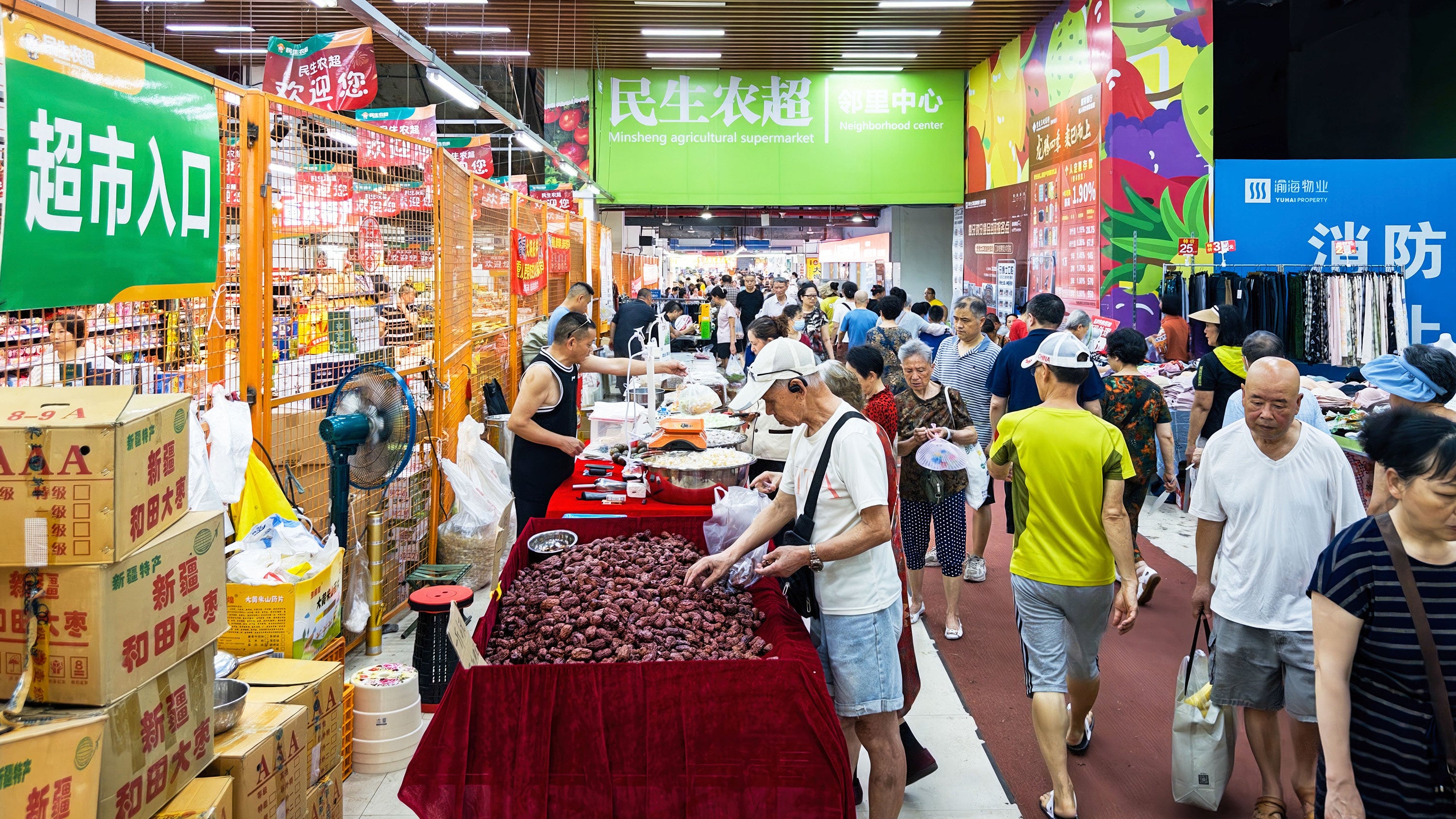 A 78-year-old man in Shanghai has lived in a supermarket for 10 years after inheriting a small flat because he fears loneliness post-divorce and found companionship with a woman at the shop. Photo: Shutterstock