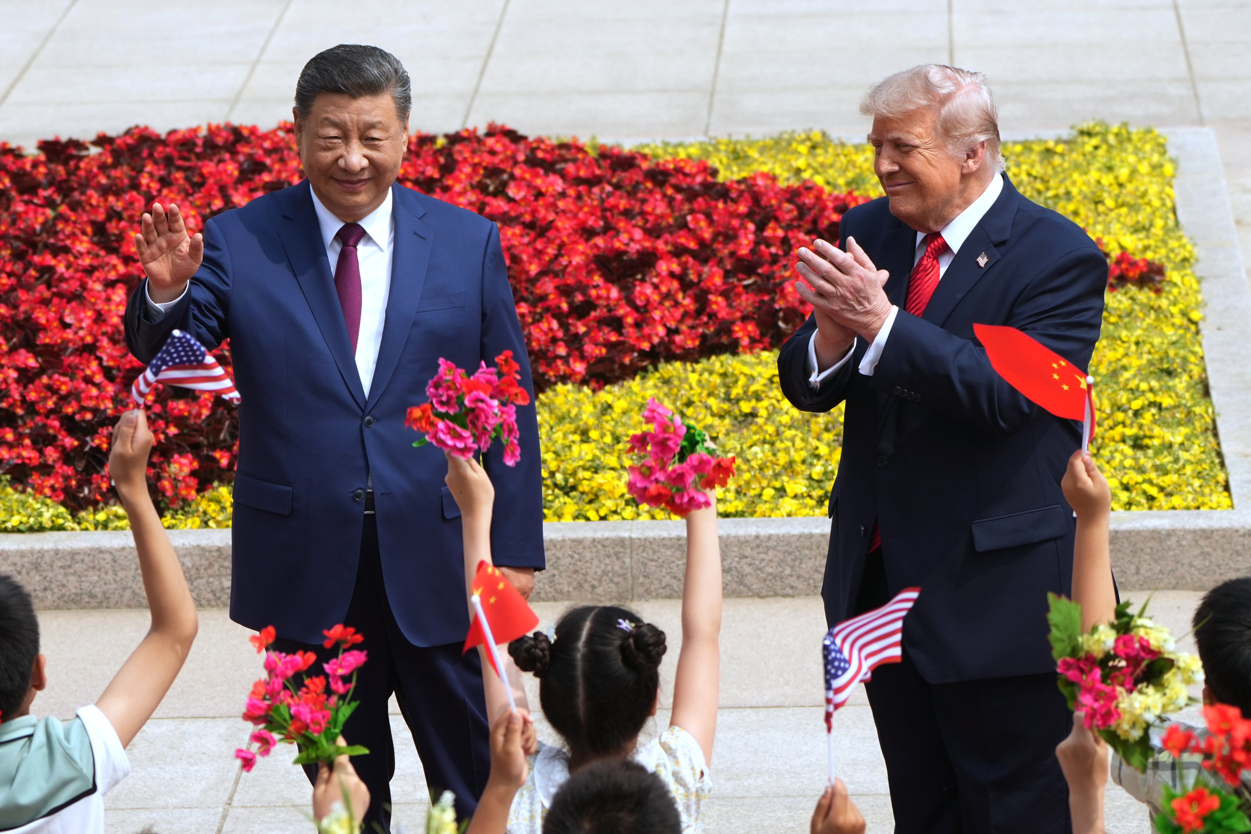 Xi and Trump greet children during the welcome ceremony. Photo: AP