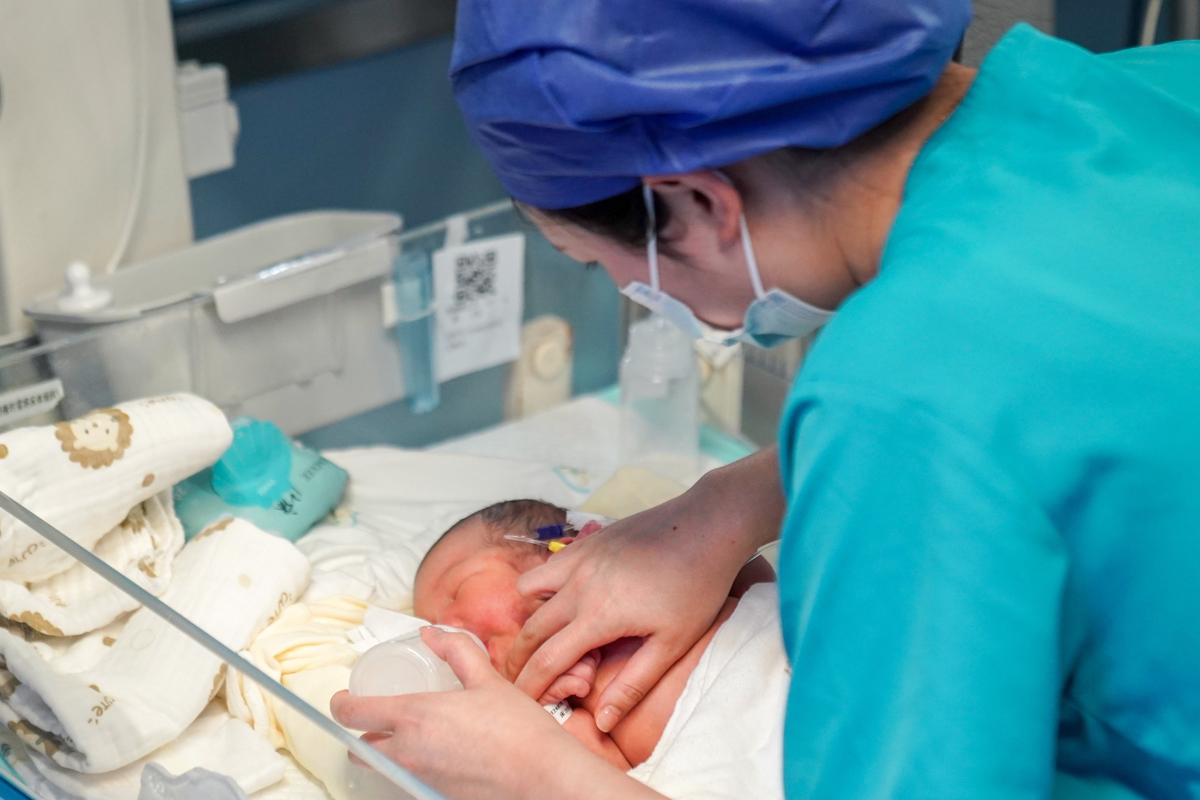A nurse feeds a neonatal patient at the First People’s Hospital of Yunnan Province in Kunming on Sunday. Photo: Xinhua