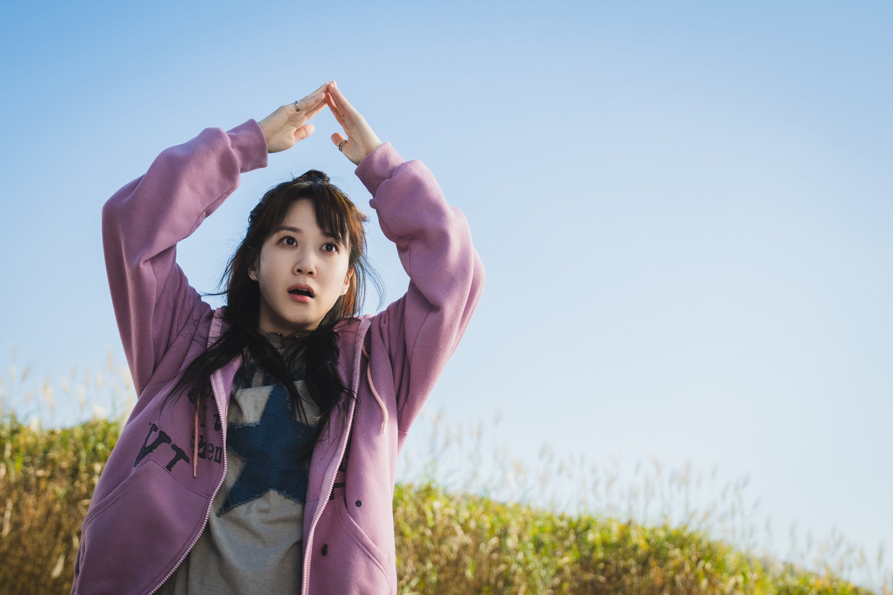 Park Eun-bin as Eun Chae-ni, a terminally ill misfit who acquires superpowers, in a still from The Wonderfools. Photo: Netflix