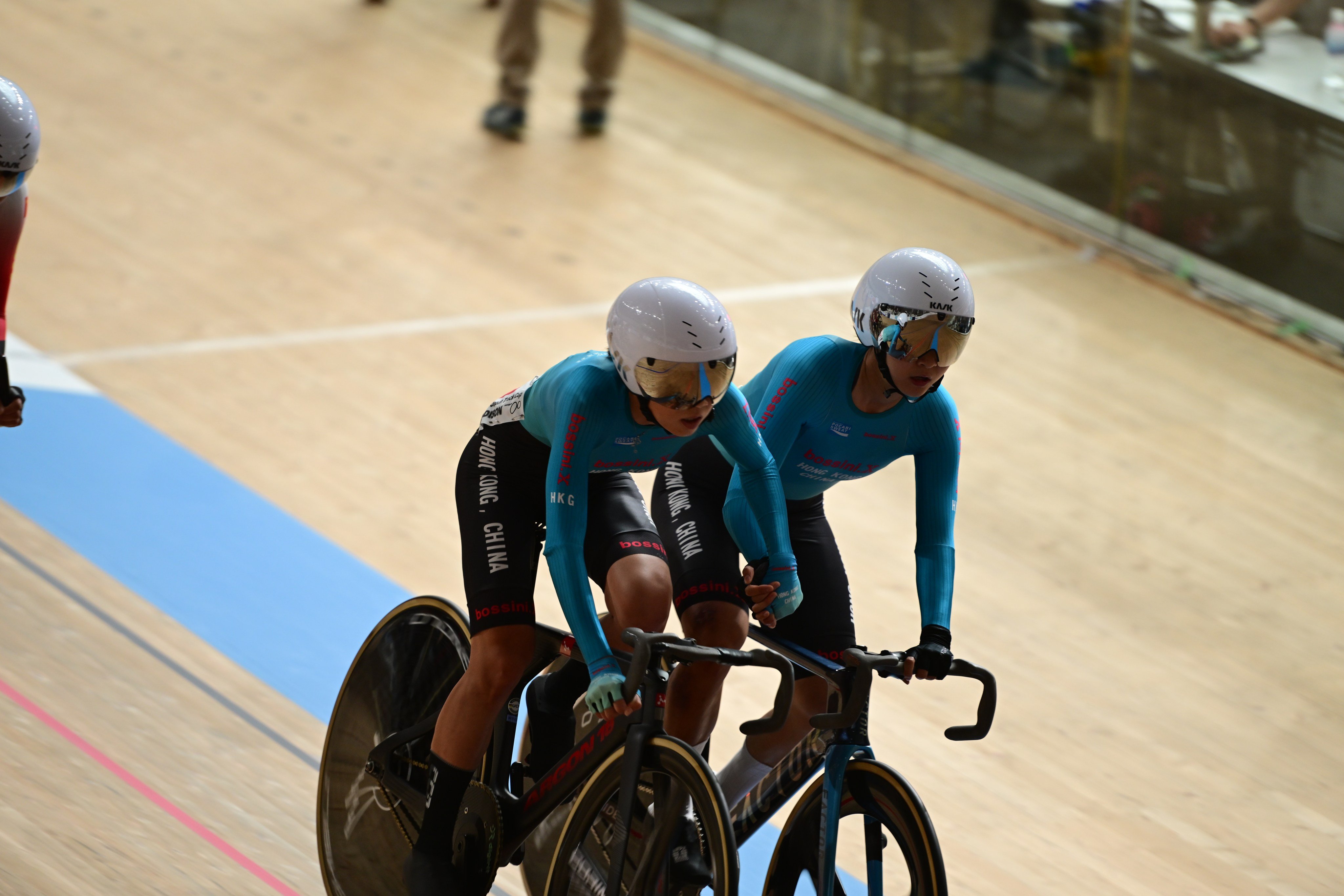 Ceci Lee (right) and Chloe Leung, here on the way to Madison bronze on Friday, will reunite in the same event on Sunday. Photo: Japan Cycling Federation.