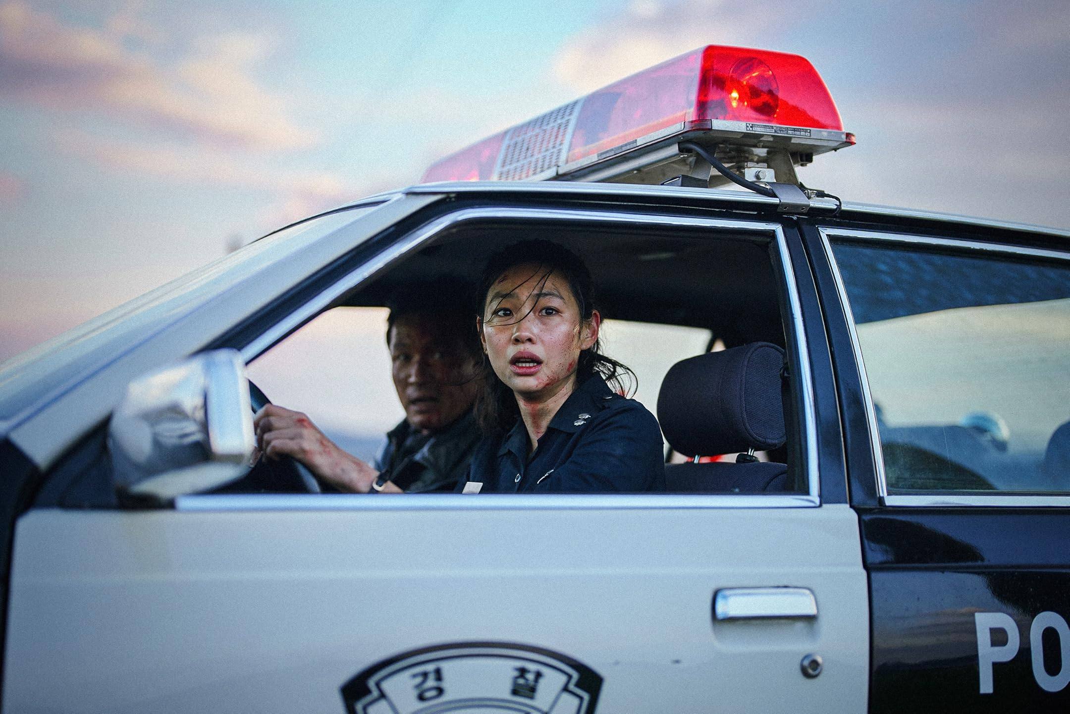 Jung Ho-yeon (front) and Hwang Jung-min in a still from Hope.