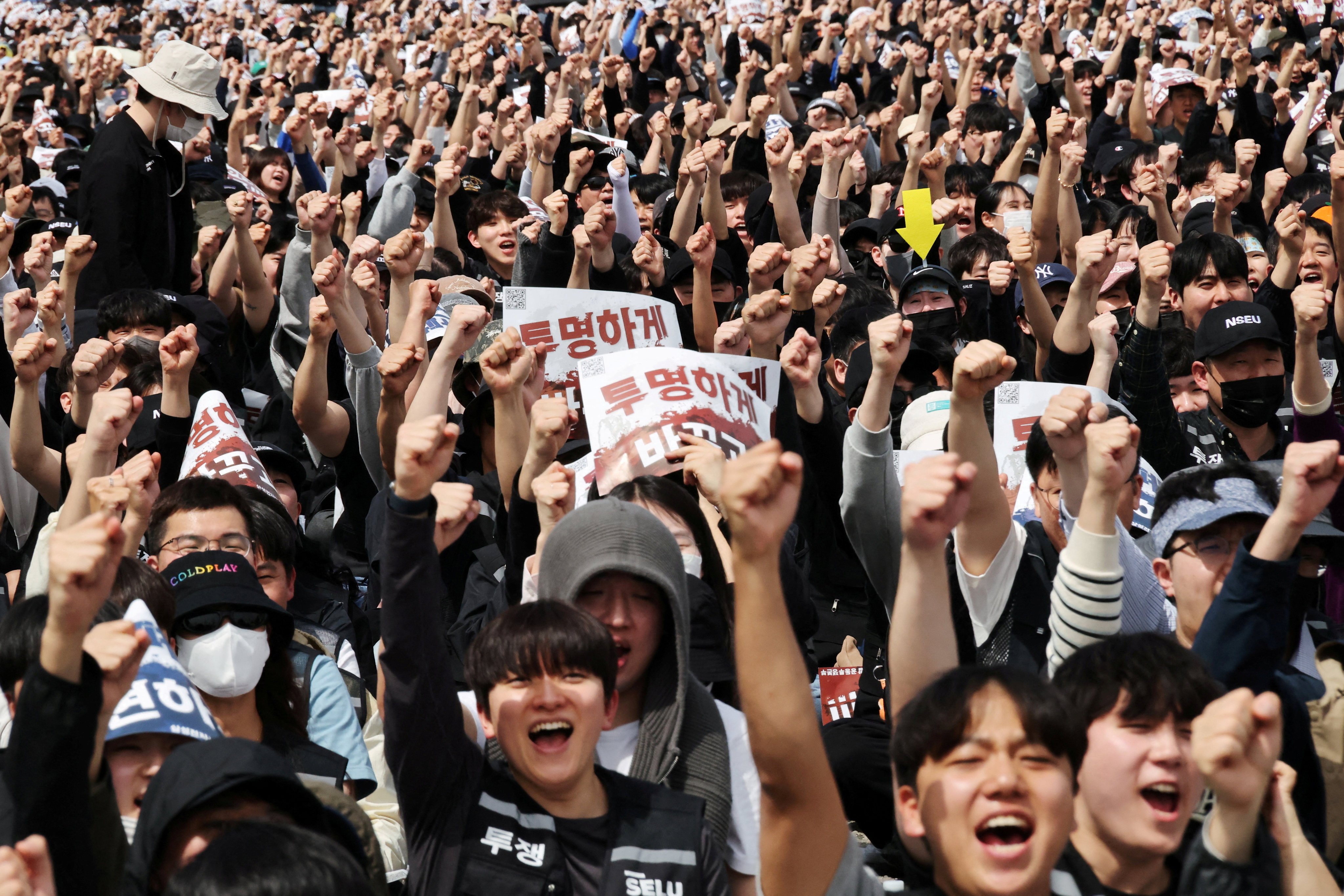 Members of Samsung Electronics’ largest labour union chant slogans during a protest against the company’s compensation levels in Pyeongtaek, South Korea, last month. Photo: Reuters
