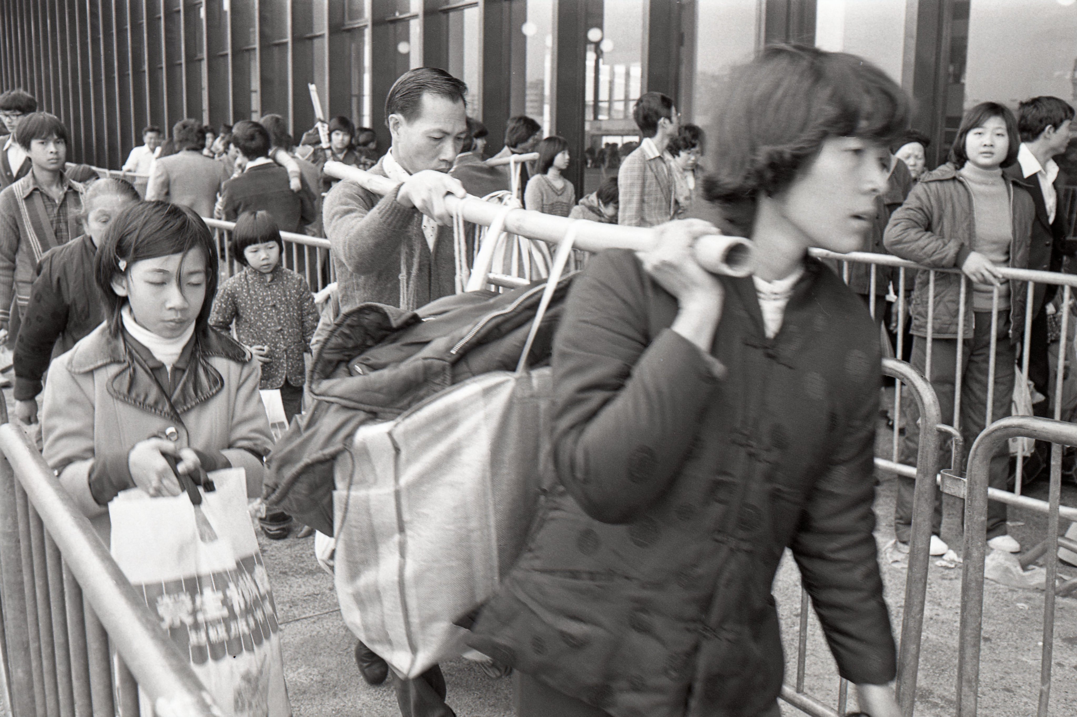 The pre-Chinese New Year rush at the Kowloon-Canton Railway terminal in Hung Hom, in 1978. Photo: SCMP Archives