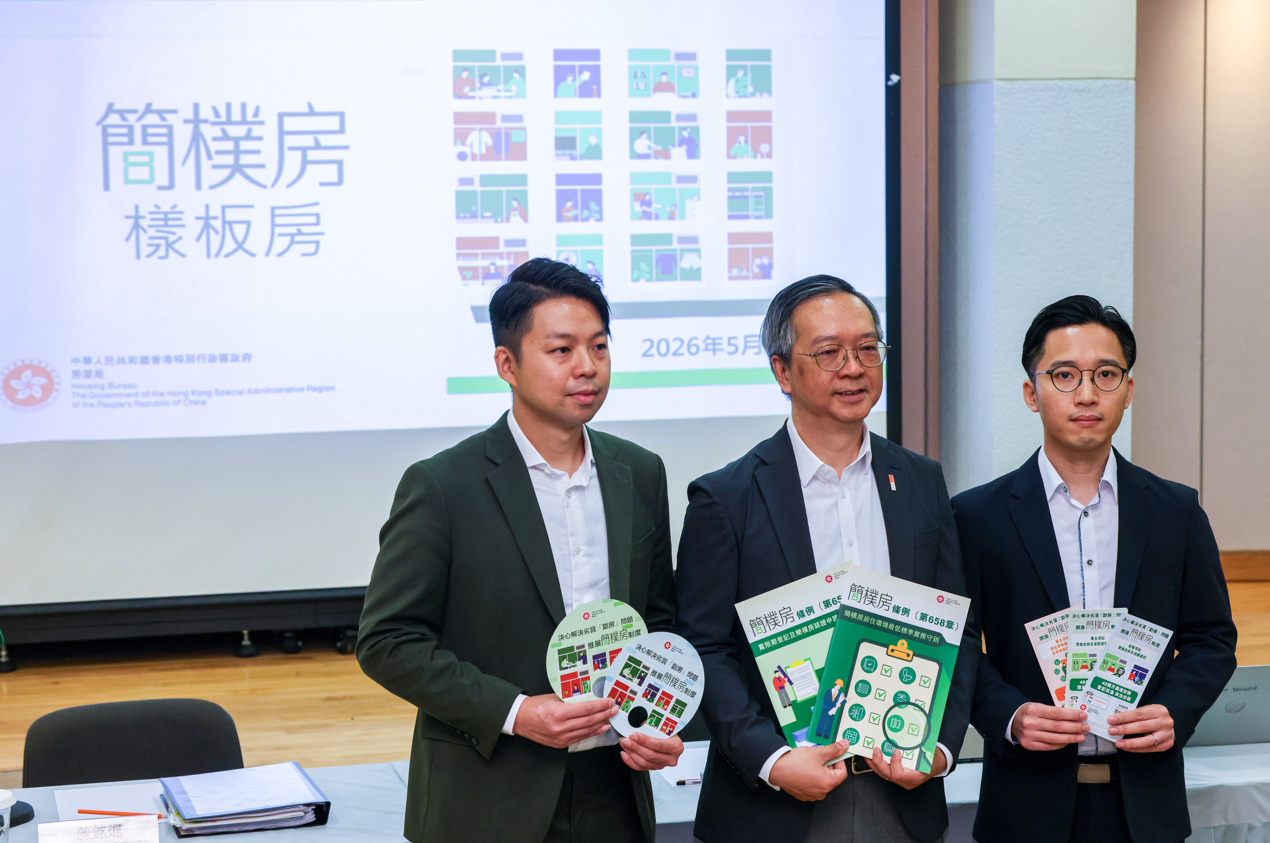 Undersecretary for Housing Victor Tai (centre) with principal assistant secretary for housing Jason Chan (left) and Thomas Lo, the Housing Bureau's maintenance surveyor for subdivided flats, at a press briefing. Photo: Nora Tam
