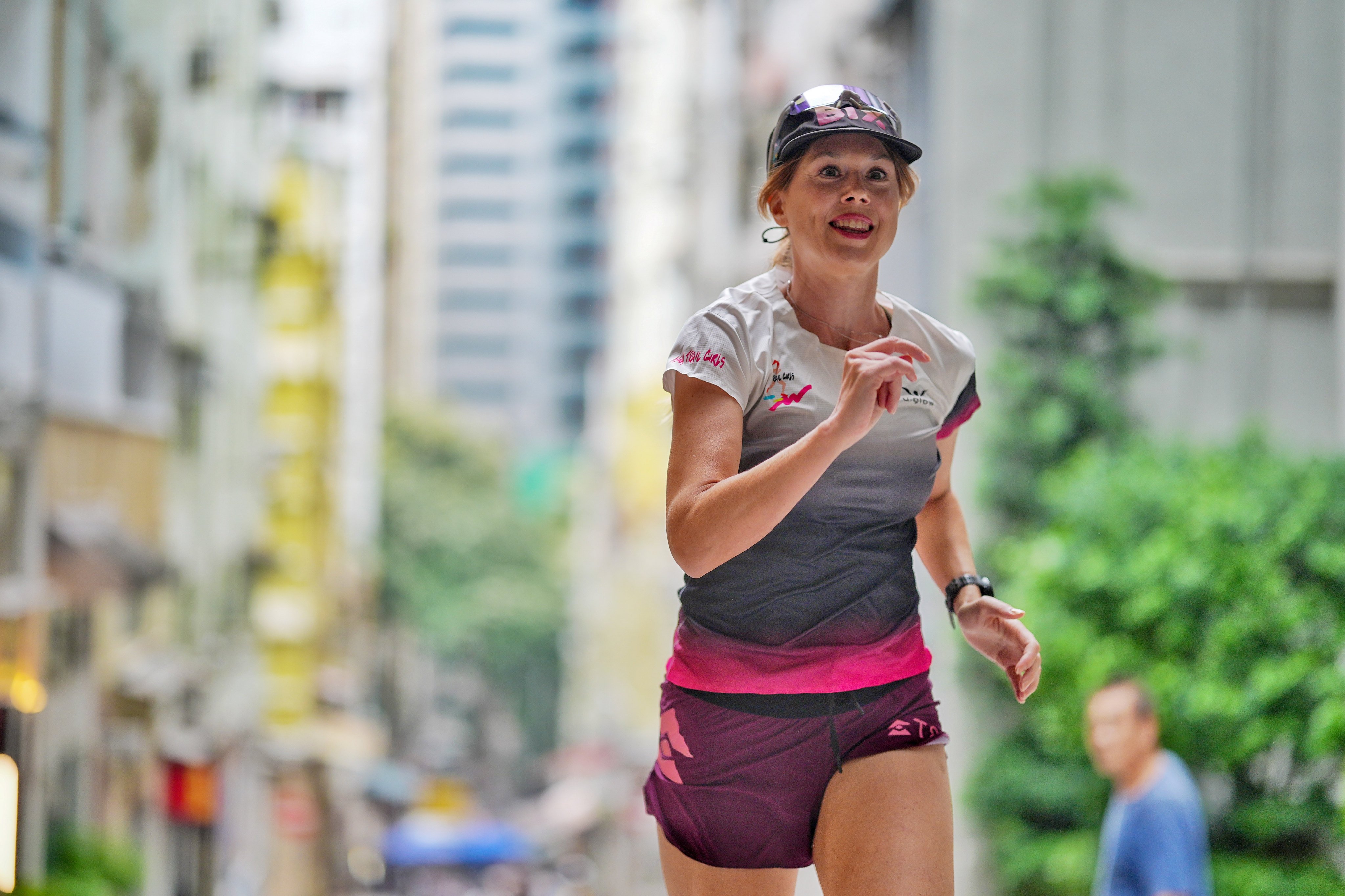 Petronella jogs along Tung Street in Sheung Wan.  06MAY26 SCMP / Elson Li