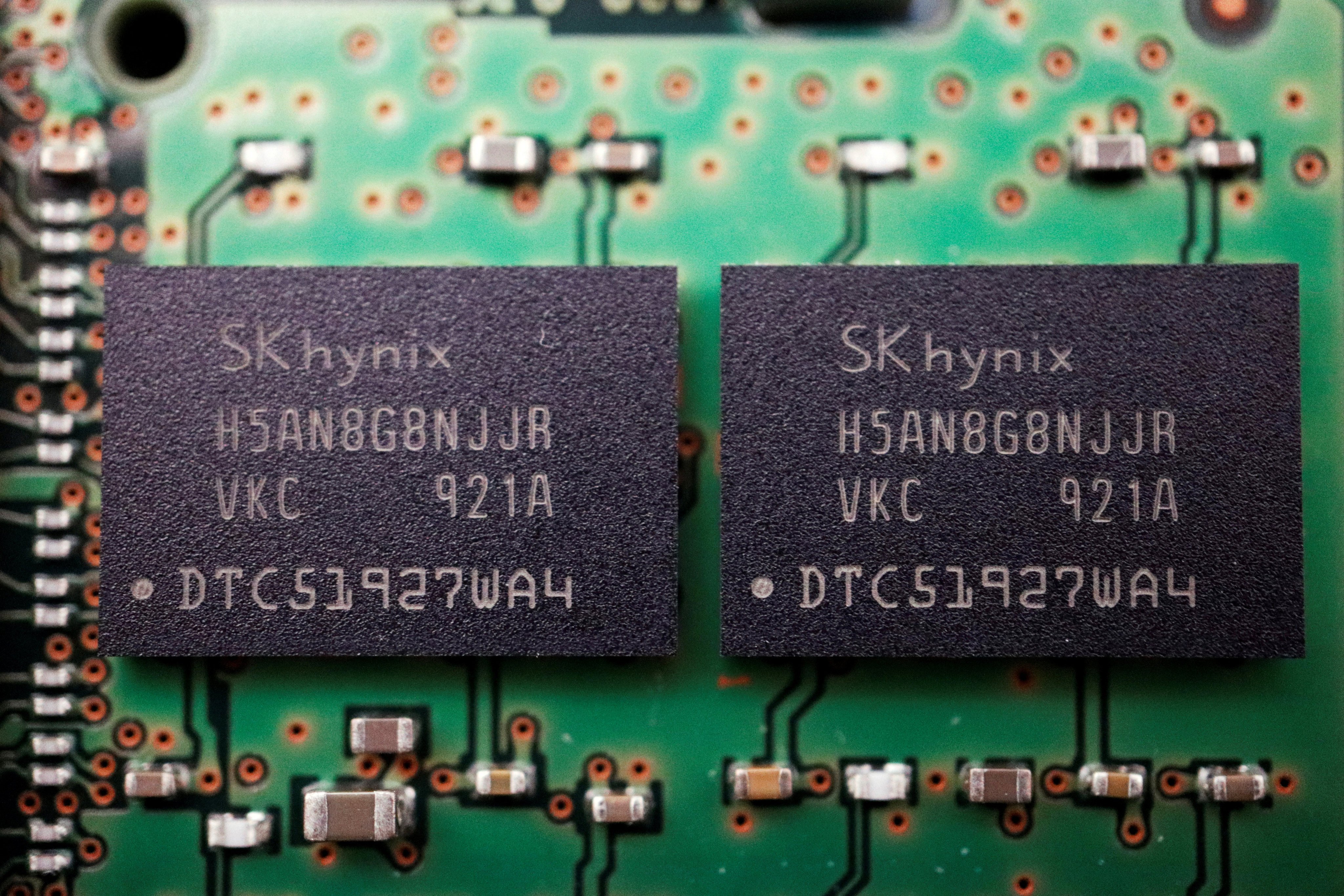 Memory chips by South Korean semiconductor supplier SK Hynix are seen on a circuit board of a computer in this illustration picture taken February 25, 2022. Photo:  Reuters