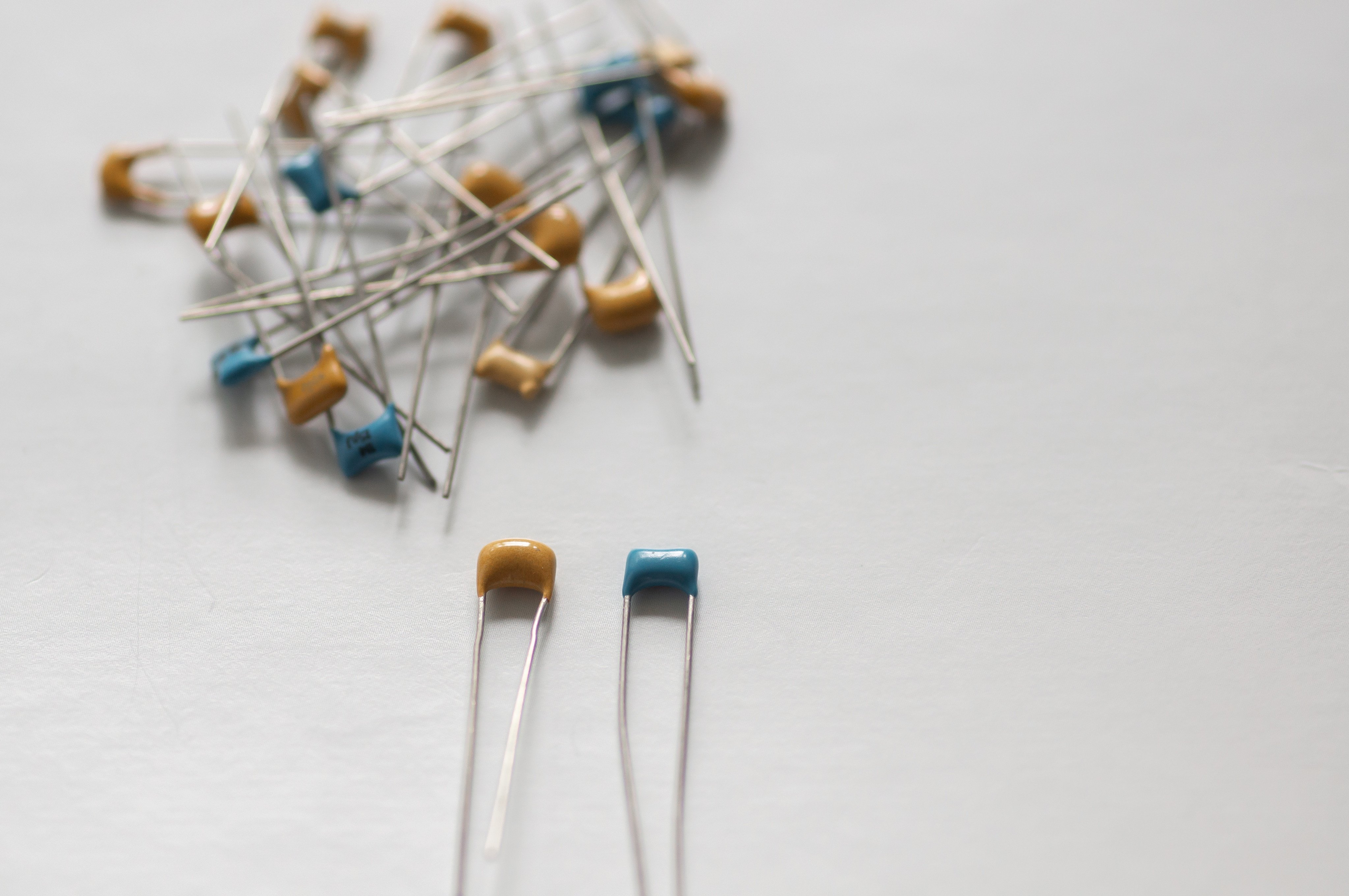 Ceramic capacitors. Photo: GettyImages