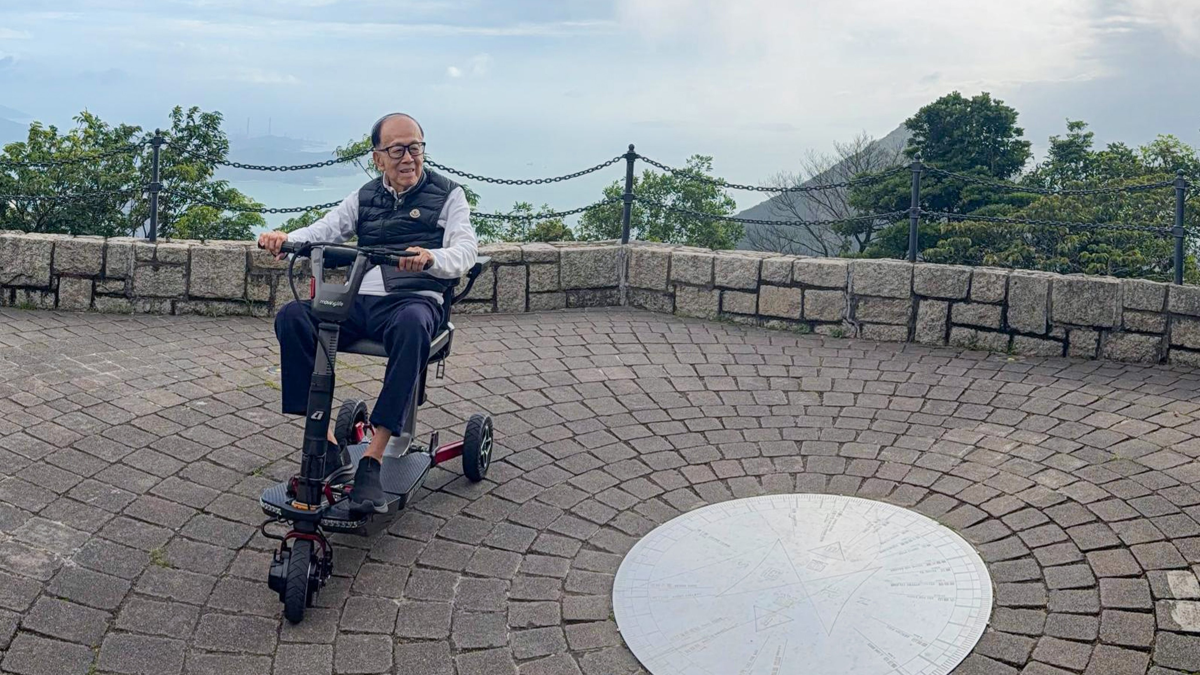Hong Kong tycoon Li Ka-shing, pictured in a rare recent photo, will subsidise liver cancer surgery for 200 patients through his foundation’s Love Can Help scheme. Photo: Li Ka Shing Foundation