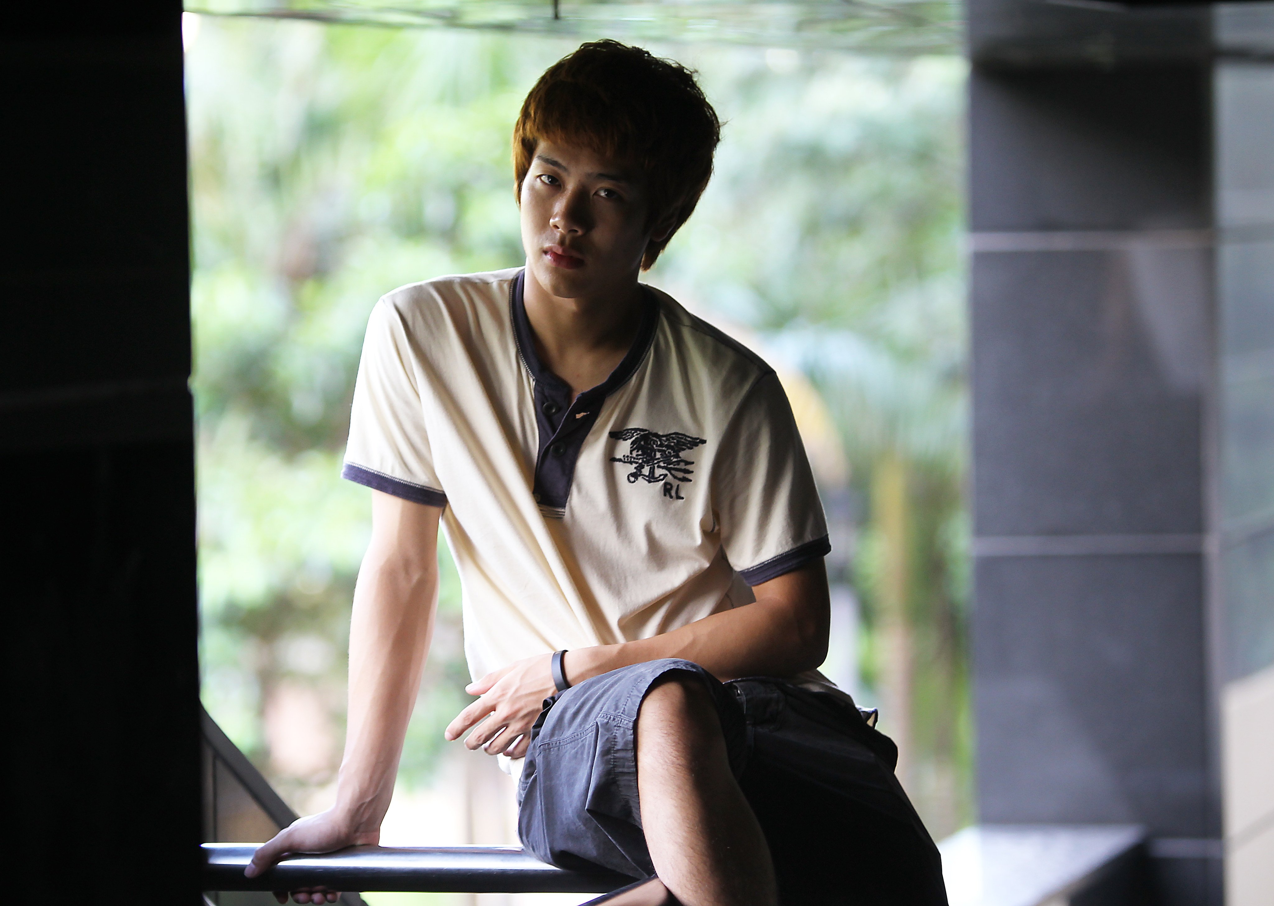 Fencer-turned-singer Wang poses at Festival Walk in Kowloon Tong in 2011. Photo: SCMP
