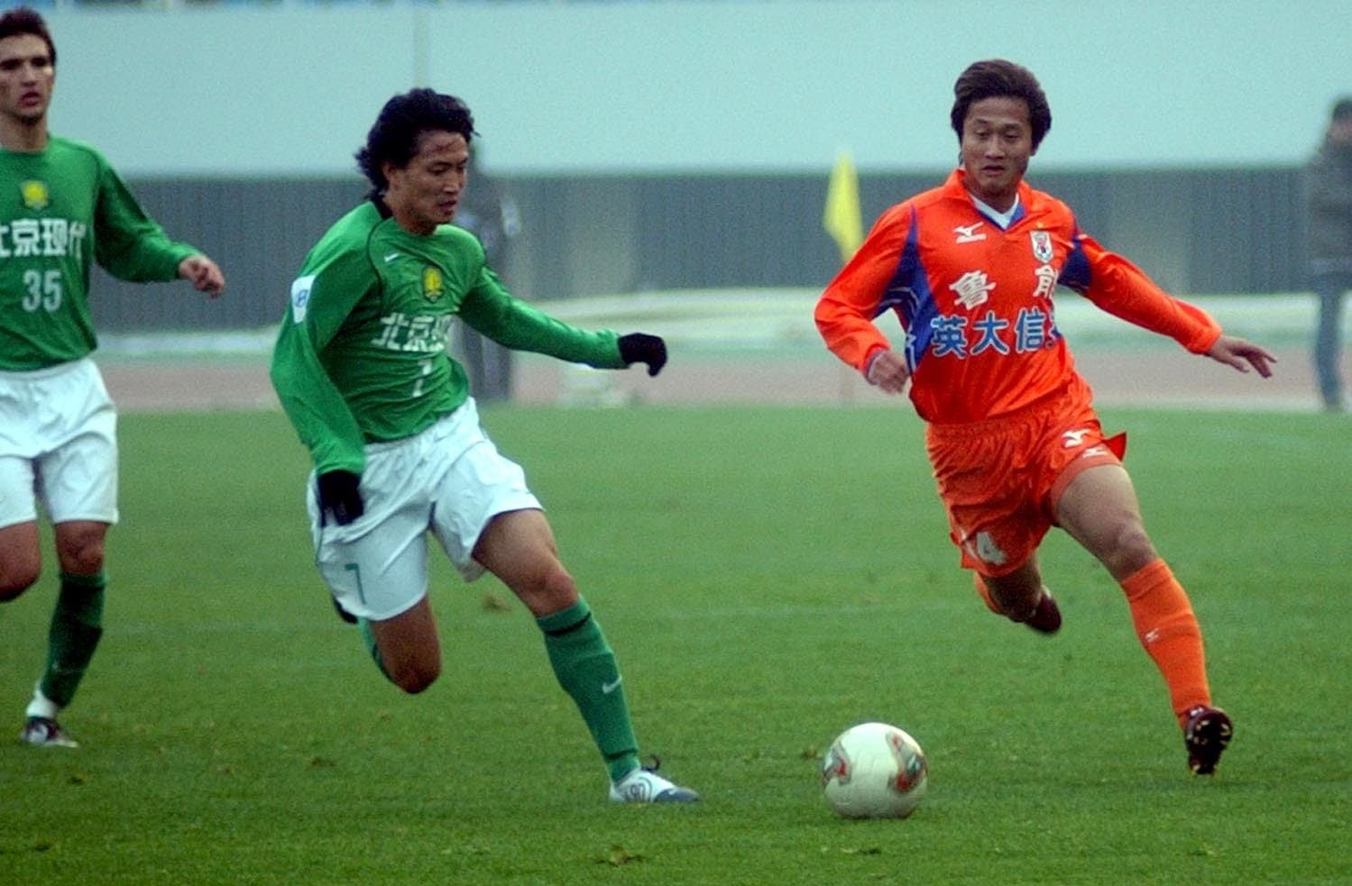 Qiu Zhonghui (left), here in action for Beijing Guoan in 2004, has attracted widespread attention after posting videos on social media about his new role as a food delivery rider. Photo: Imaginechina