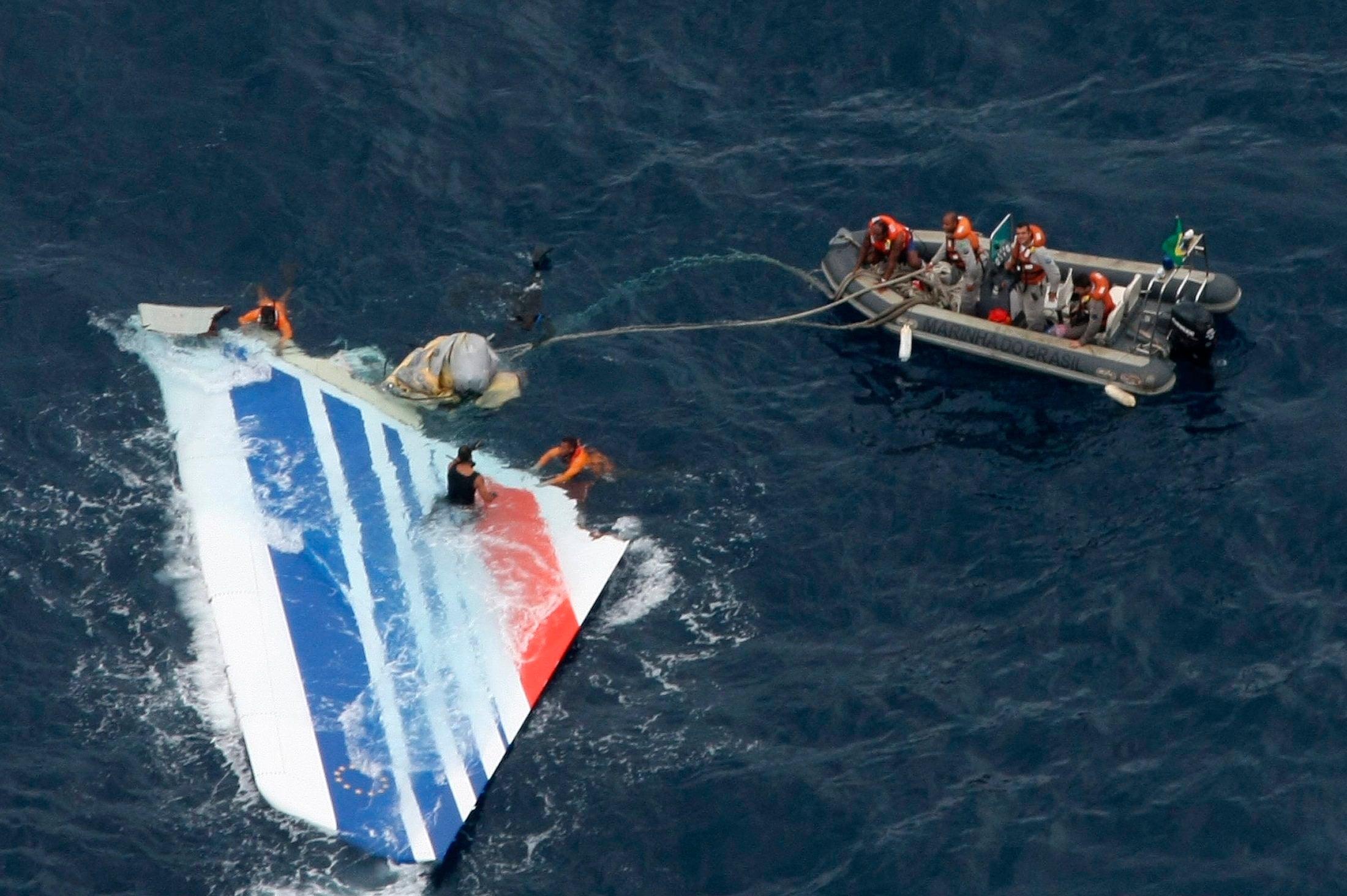 Brazilian Navy sailors pick a piece of debris from Air France flight AF447 out of the Atlantic Ocean in 2009. Photo: Reuters