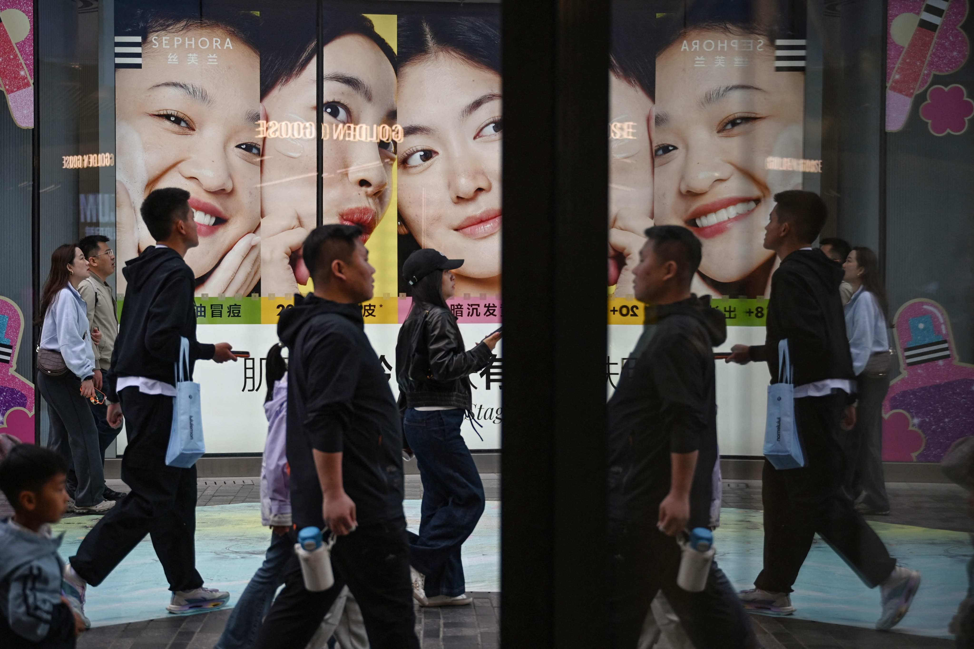scmp.com - Ralph Jennings - HSBC cuts China retail sales forecast by nearly half on property, job pressures