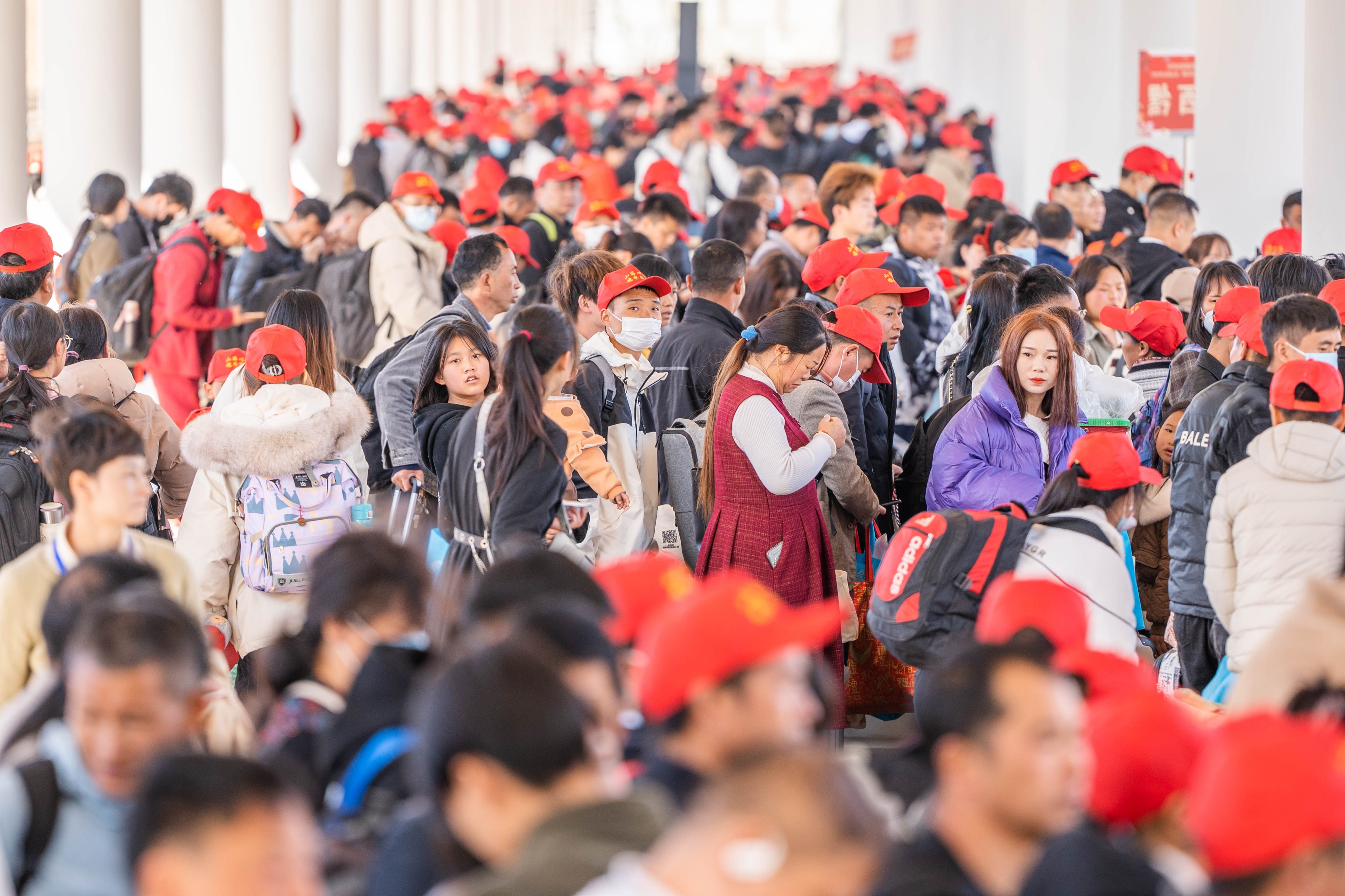 Allowing employees to sign up for social insurance where they work could have benefits for the economy as a whole, observers say. Photo: Getty Images