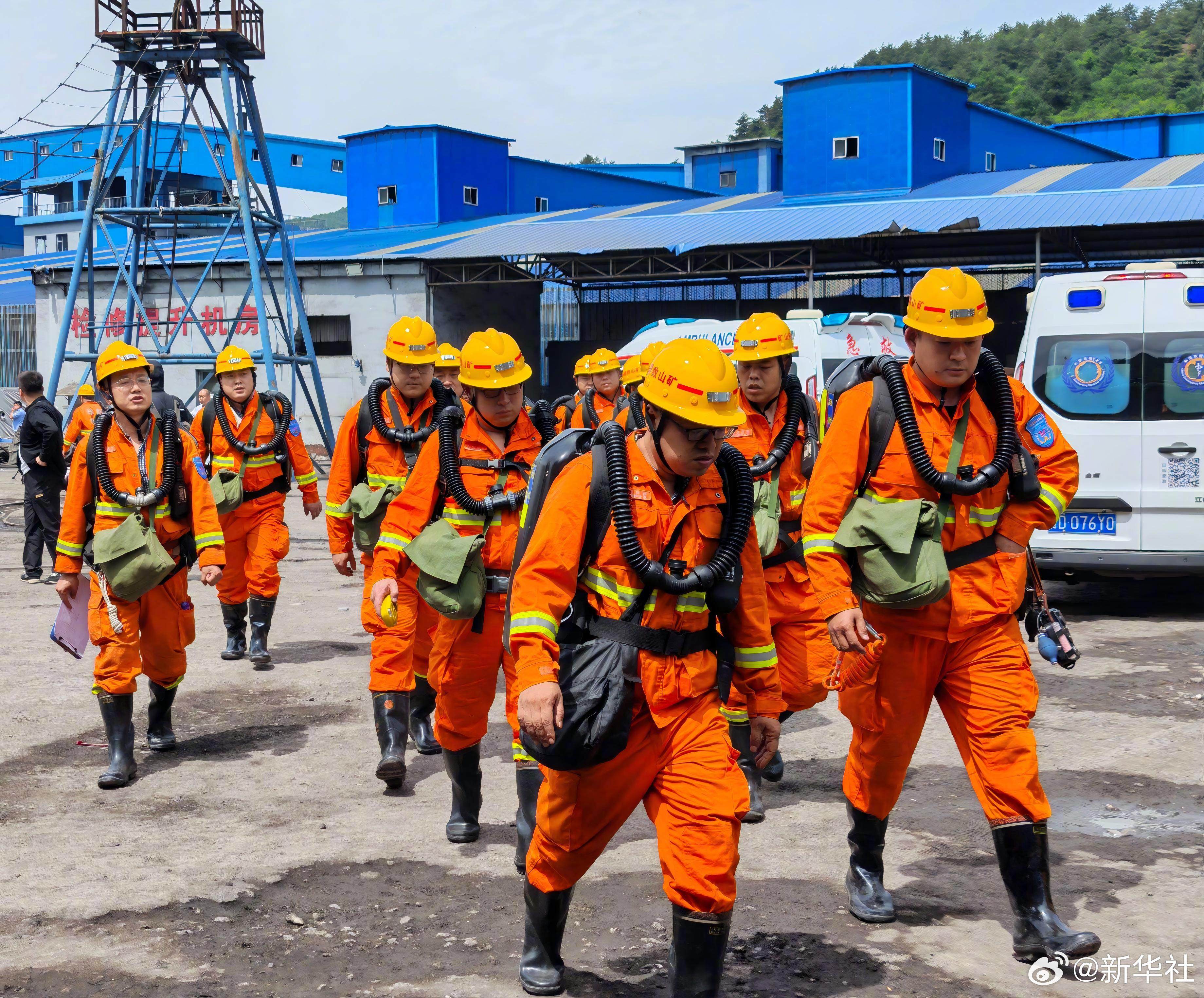 Rescue workers at the scene of the accident. Photo: Xinhua