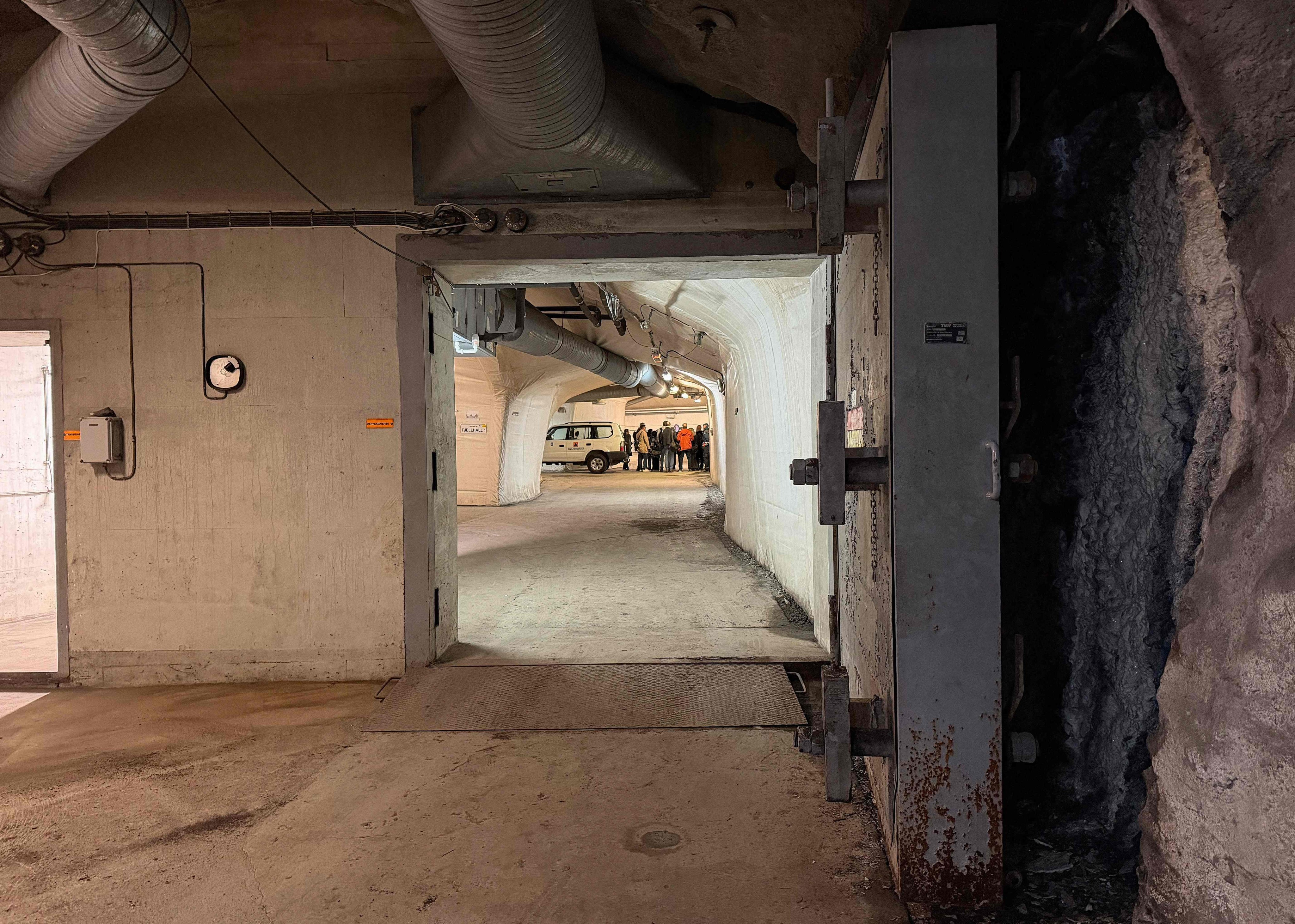 Jornalists tour around one of Oslo’s largest bomb shelters in Hanshaugen on Monday. Photo; AFP