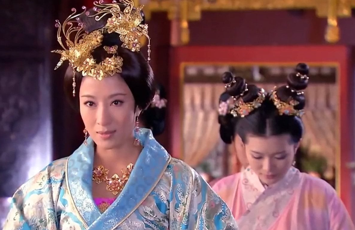 Tavia Yeung (left) as Consort Wan Zhen’er in a scene from The Emperor’s Harem (2011). Wan Zhen’er rose from child servant to Emperor Chenghua’s beloved consort. Photo: Lafeng Entertainment