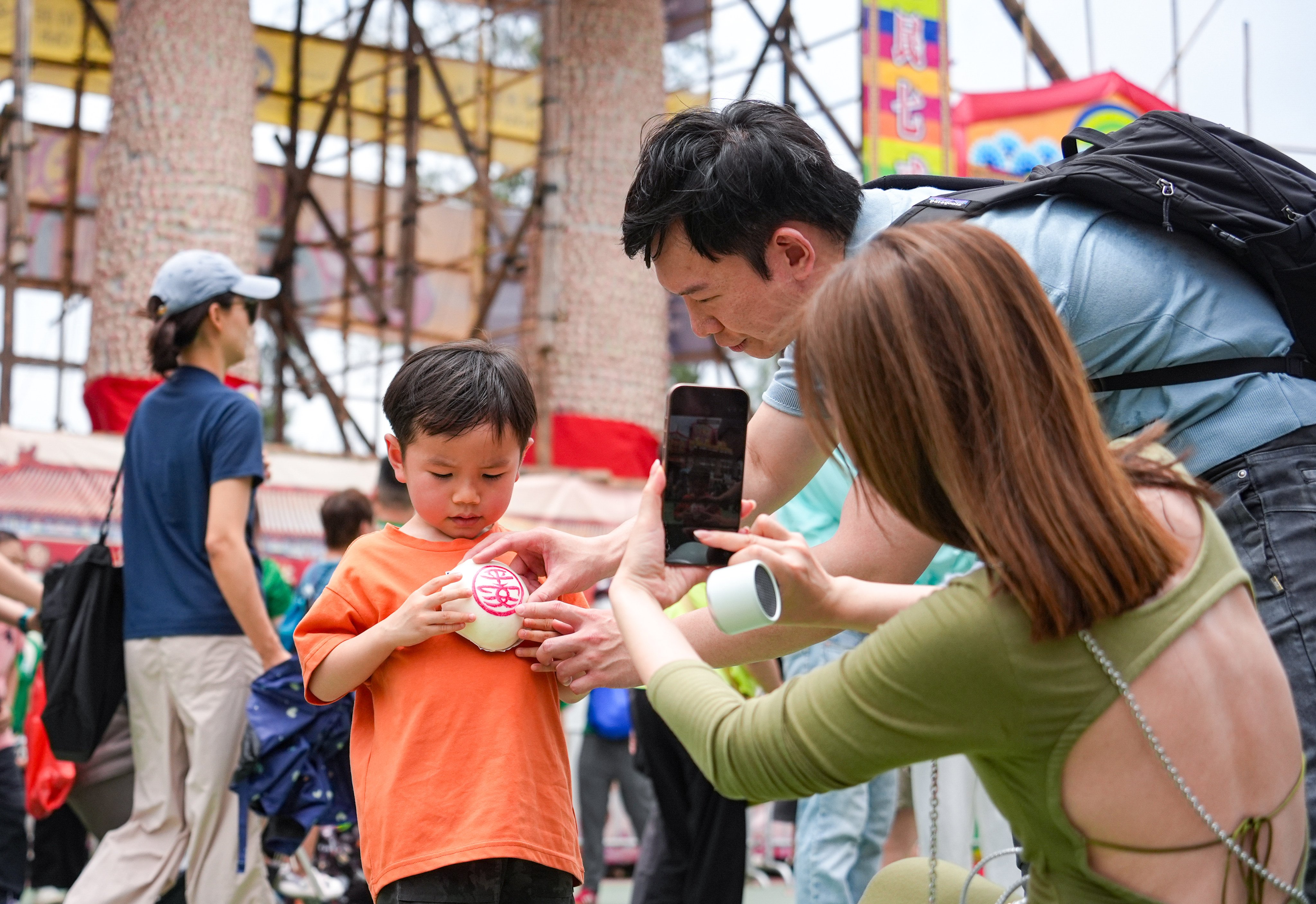 Visitors purchase Ping On buns during the annual Cheung Chau Bun Festival. Photo: Eugene Lee