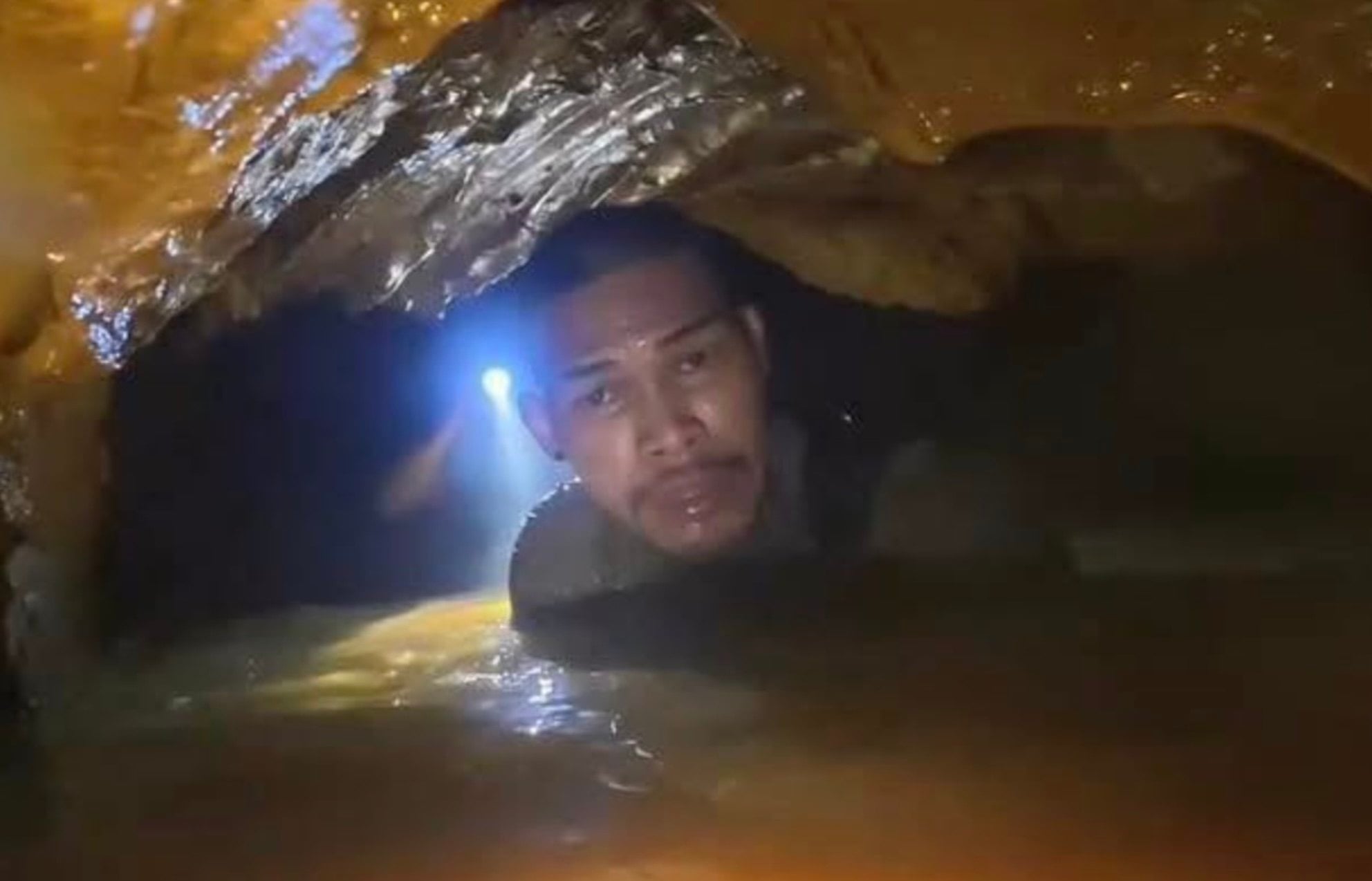 A rescuer navigates through a flooded cave in Xaysomboun province, Laos, where seven villagers who were mining for gold are trapped. Photo: Facebook/Thailand Rescue Diver
