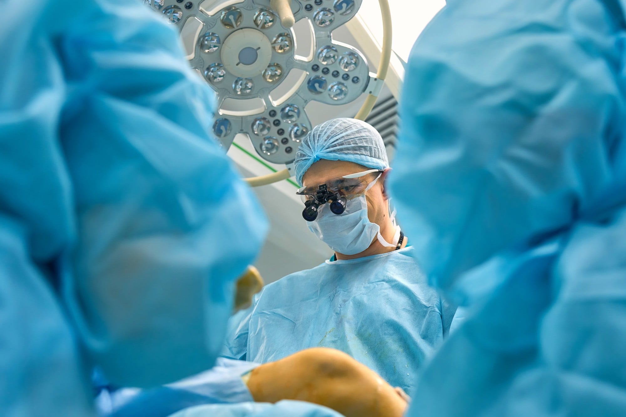 Surgeons work professionally in the operating room to ensure patient safety. Photo: Shutterstock Surgeons work professionally in the operating room to ensure patient safety. Photo: Shutterstock