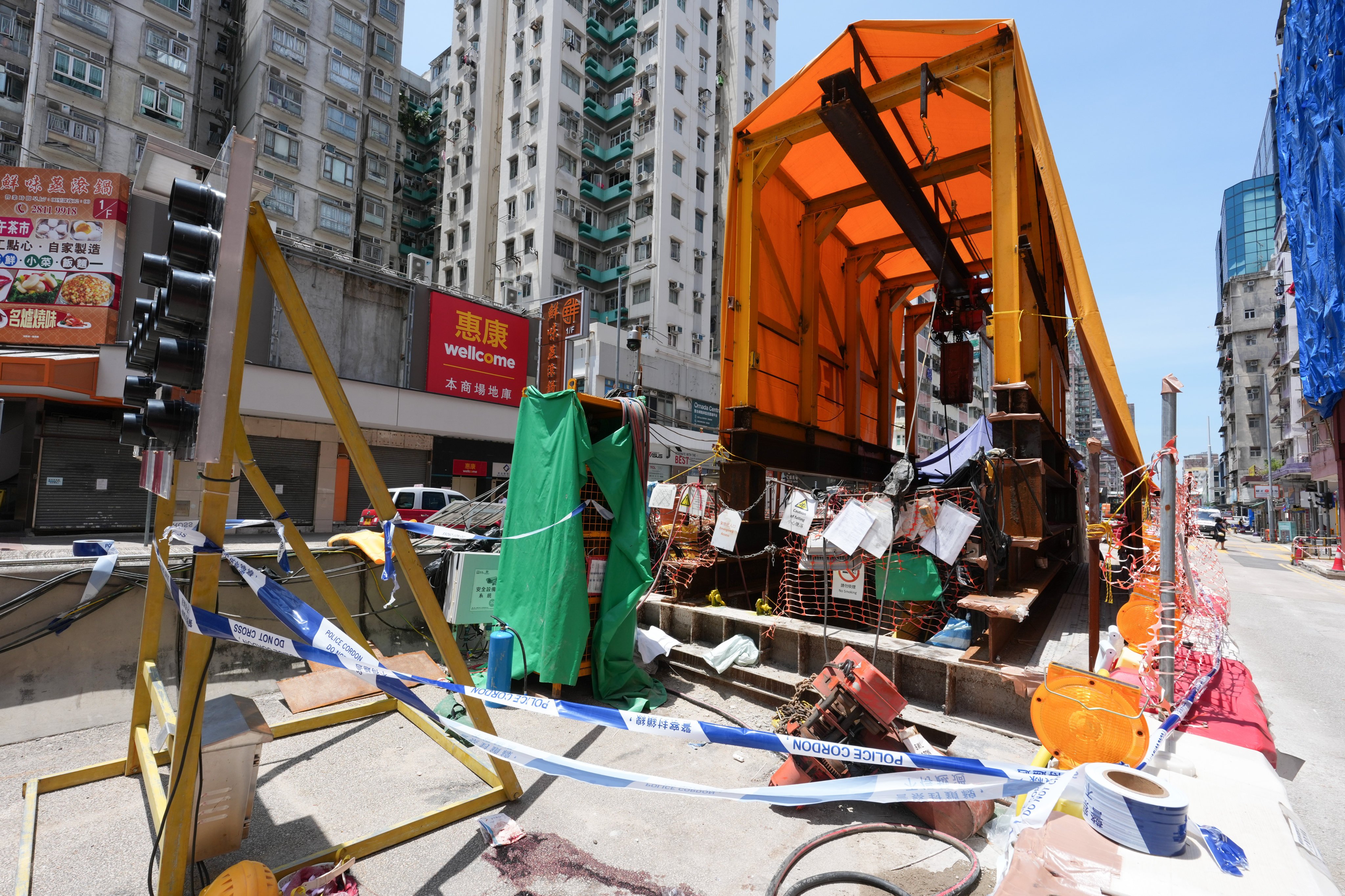 The Drainage Services Department’s construction site on Yen Chow Street in Sham Shui Po. Photo: Jelly Tse