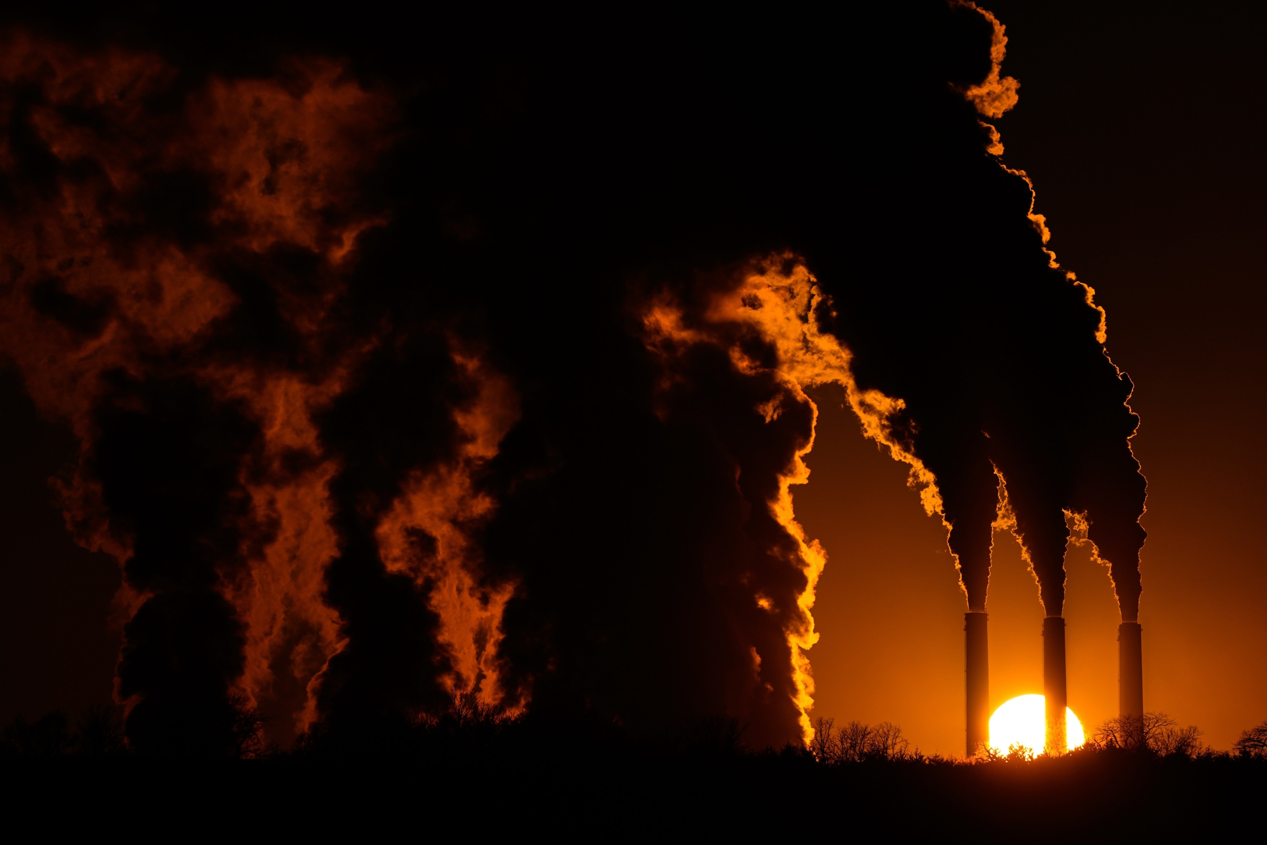 The Jeffrey Energy Centre coal-fired power plant is seen at sunset near Emmett, Kansas, on January 3. Investors’ appetite for asset-heavy alternatives to tech stocks has helped the energy sector perform nearly as well as tech in the past year. Photo: AP