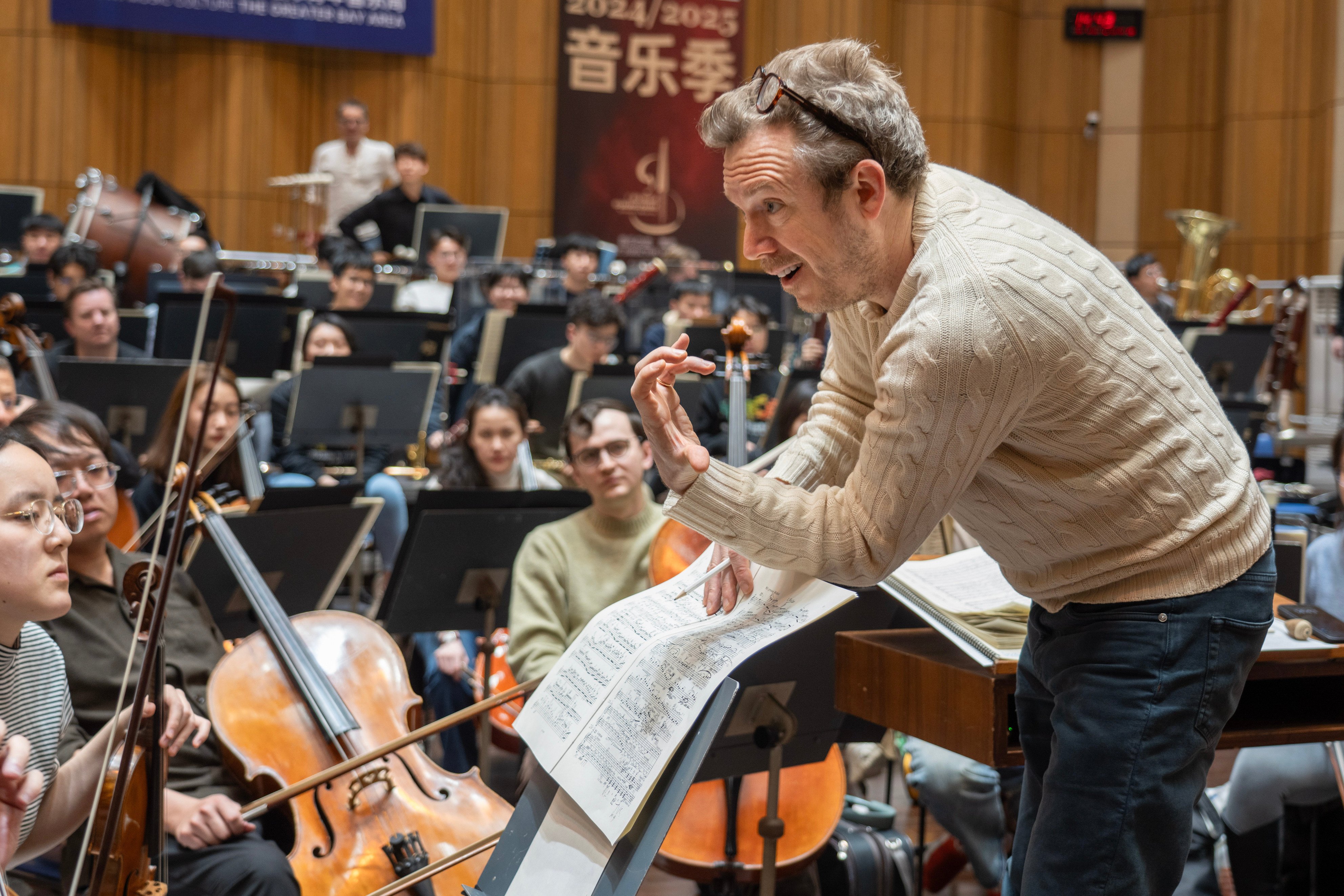 Daniel Harding coaches musicians from YMCG (Youth Music Culture The Greater Bay Area), an intensive music training camp and festival based in Guangzhou, China, during a rehearsal. Harding has been appointed the next music director for the Los Angeles Philharmonic. Photo: Youth Music Culture the Greater Bay Area