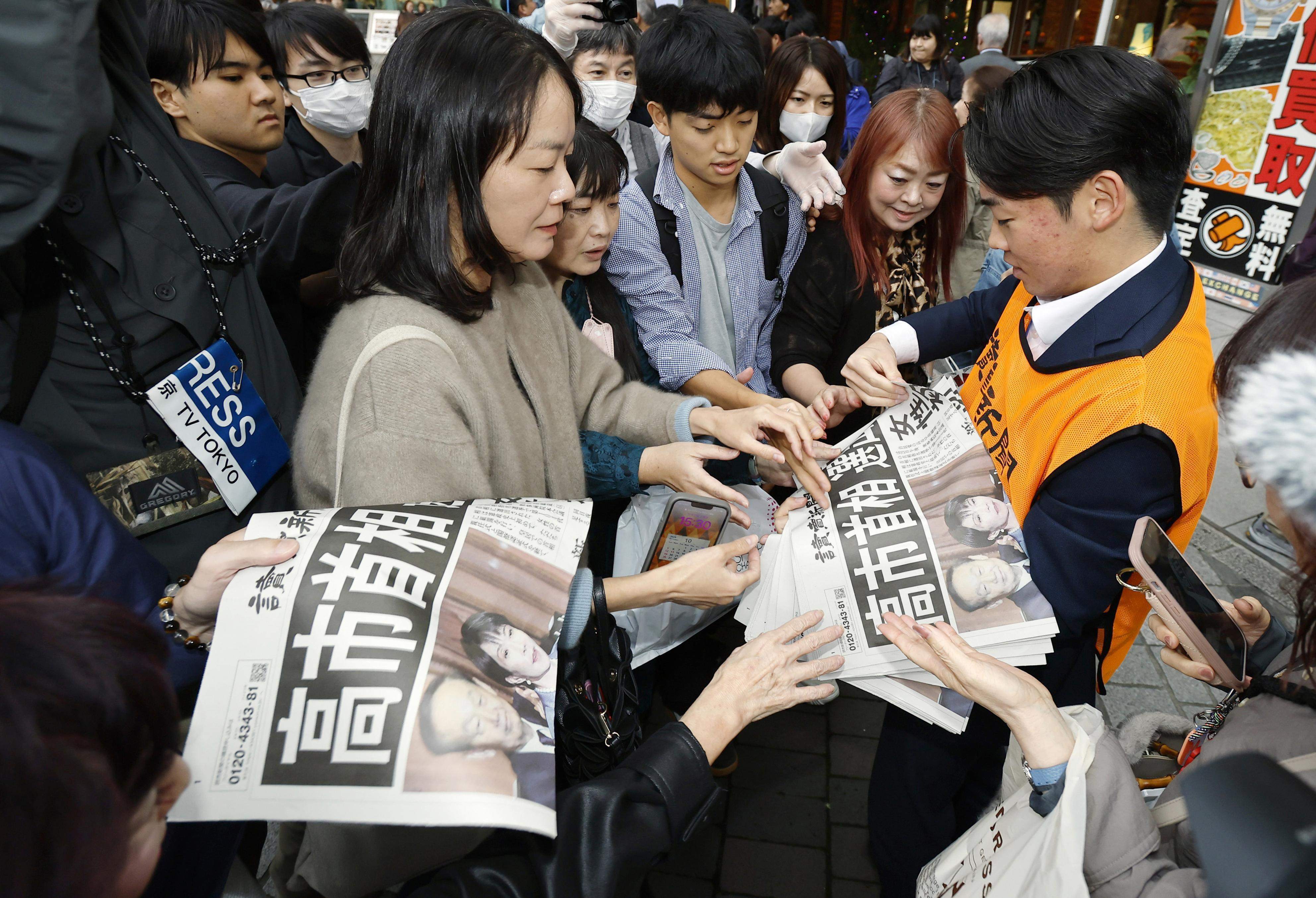 A Japanese newspaper staff distributes copies of the extra issue on Sanae Takaichi being elected Japan’s first female prime minister, in Tokyo, on October 21, 2025. Photo: AP