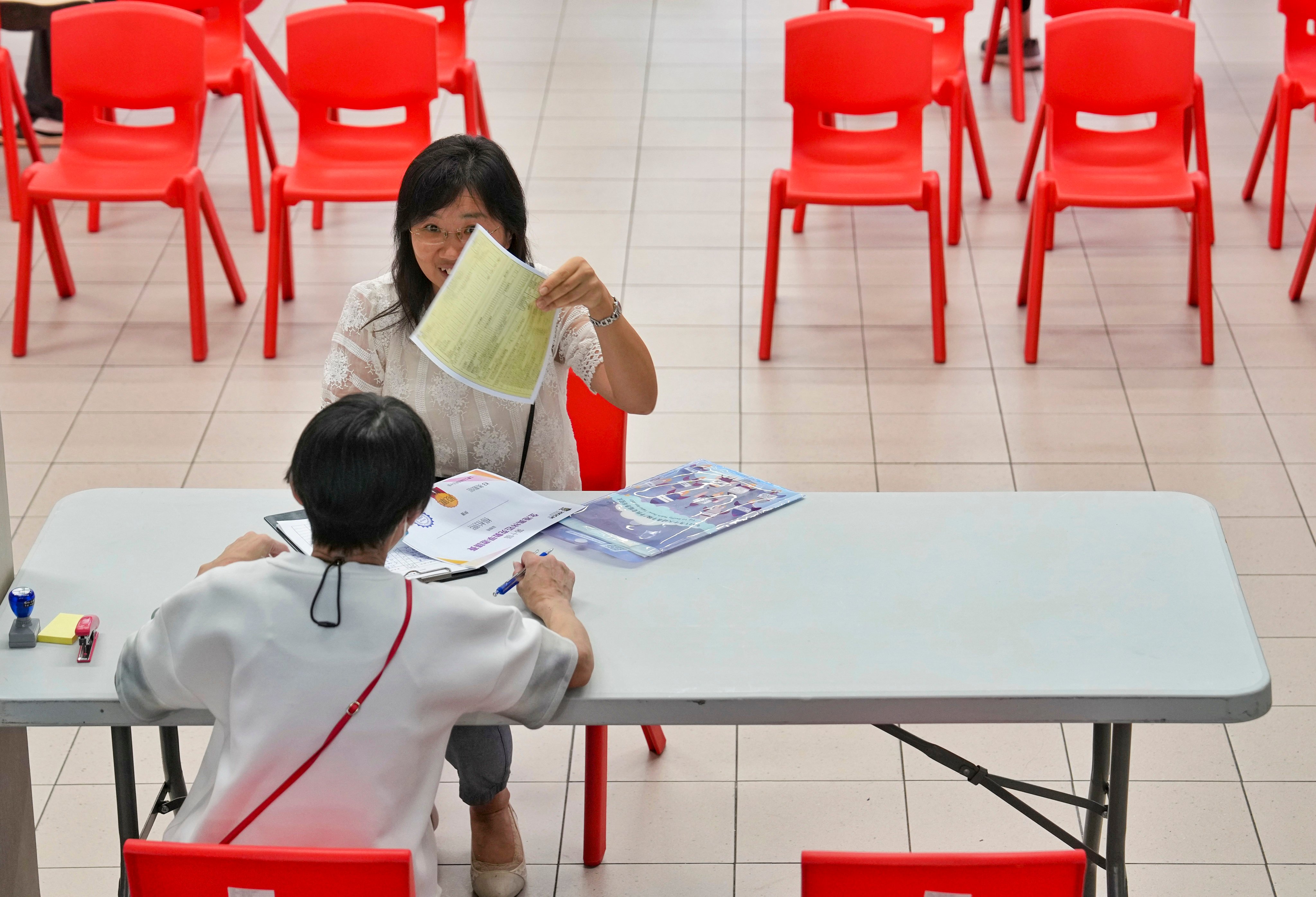 Parents dissatisfied with their children’s placements are allowed to approach preferred schools after central allocation results are released. Photo: Elson Li