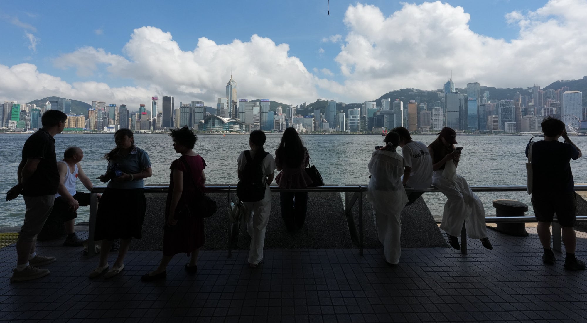 Tourists in Tsim Sha Tsui on a hot afternoon. Photo: Jelly Tse