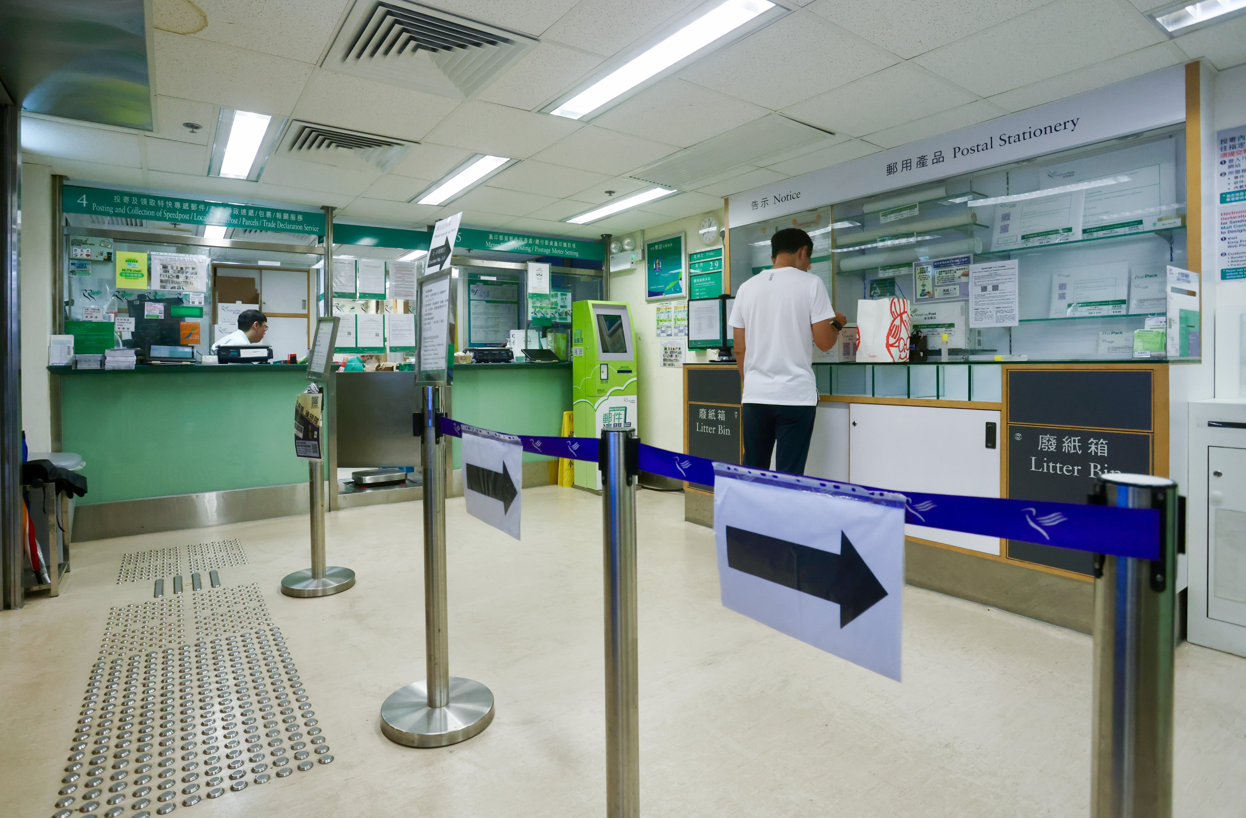 The post office in Causeway Bay. Over the past eight financial years, the self-financed government department has racked up HK$2.9 billion in losses. Photo: Jonathan Wong
