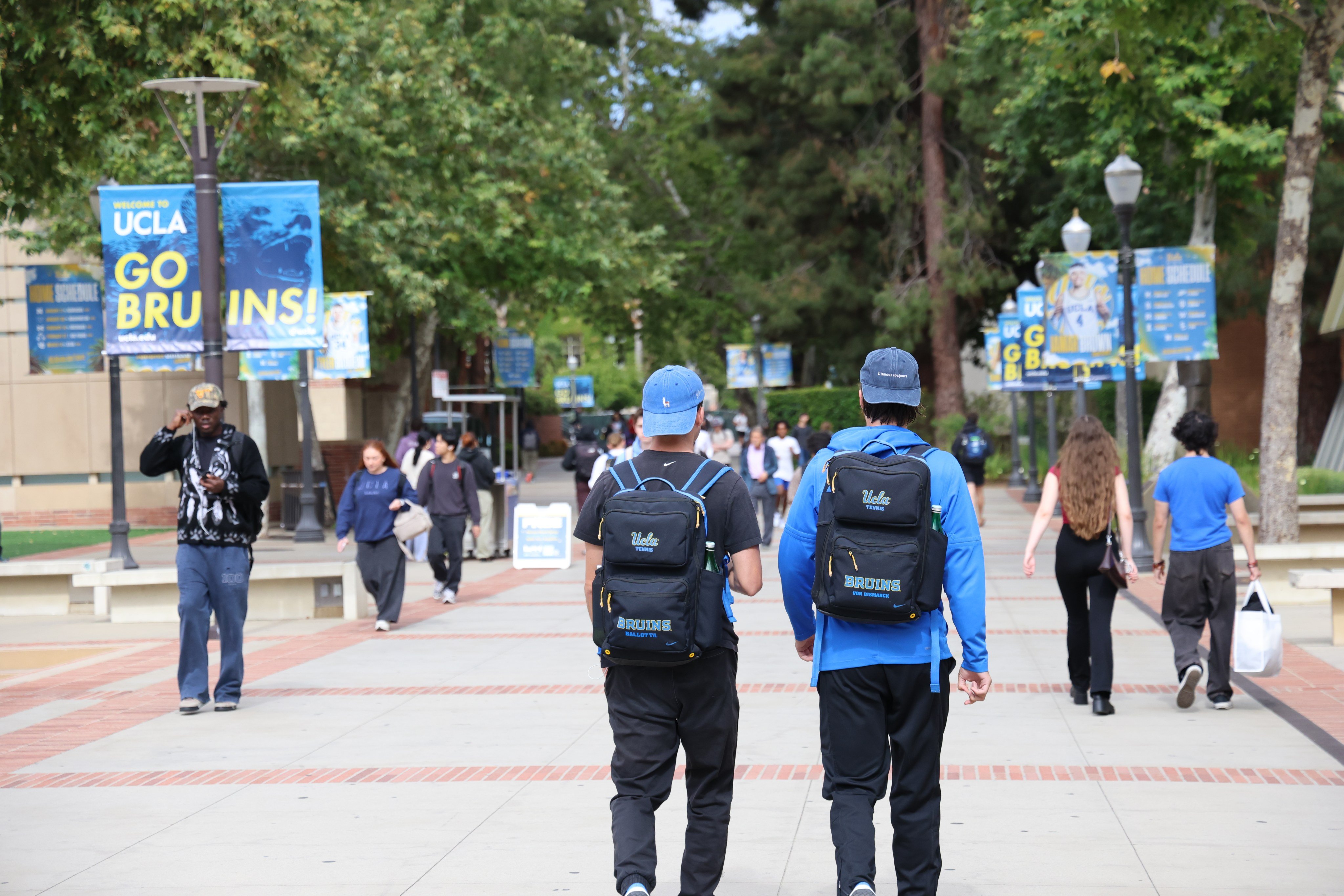 Students walk around the campus of the University of California, Los Angeles. Photo: Xinhua