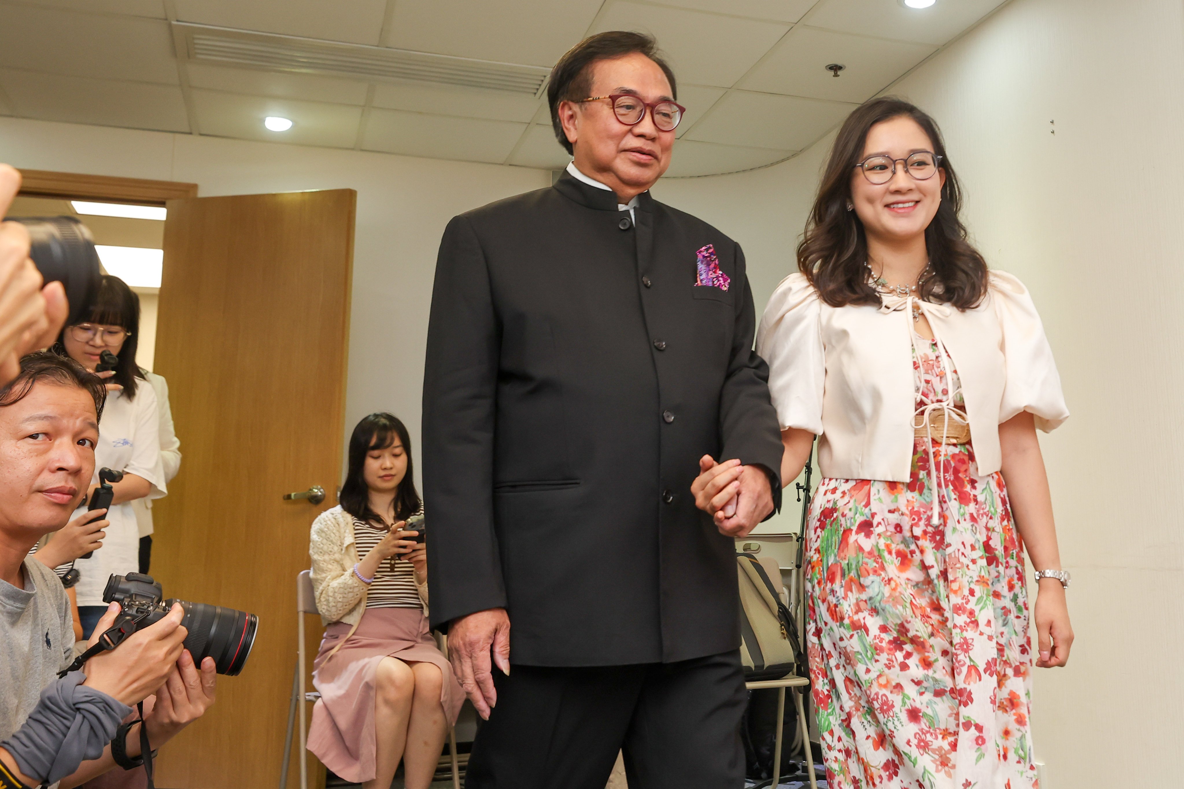 Lo Wai-kwok and Yemina Yu meet the press at the headquarters of the Business and Professionals Alliance for Hong Kong on Friday. Photo: Edmond So