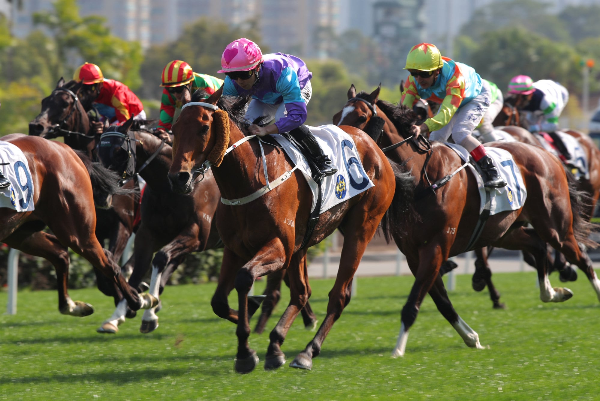 Stunning Peach storms home to score under Angus Chung. Stunning Peach storms home to score under Angus Chung.