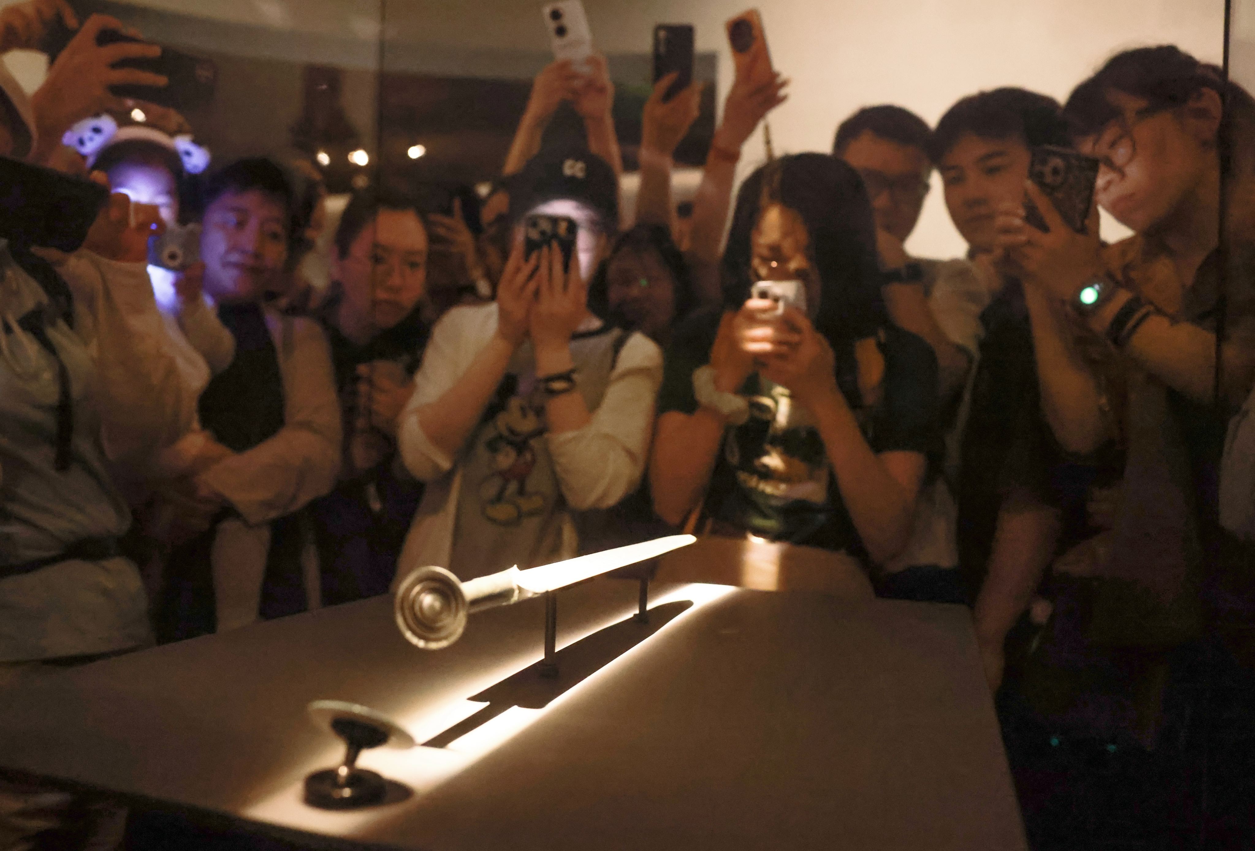 Visitors take photos of the ancient Sword of Goujian at the Hubei Provincial Museum in Wuhan, in central China’s Hubei Province, on May 17, 2026. An airport notice at Wuhan Tianhe International Airport warning not to hand-carry replicas of the sword on board planes has gone viral on Chinese social media. Photo: Xinhua
