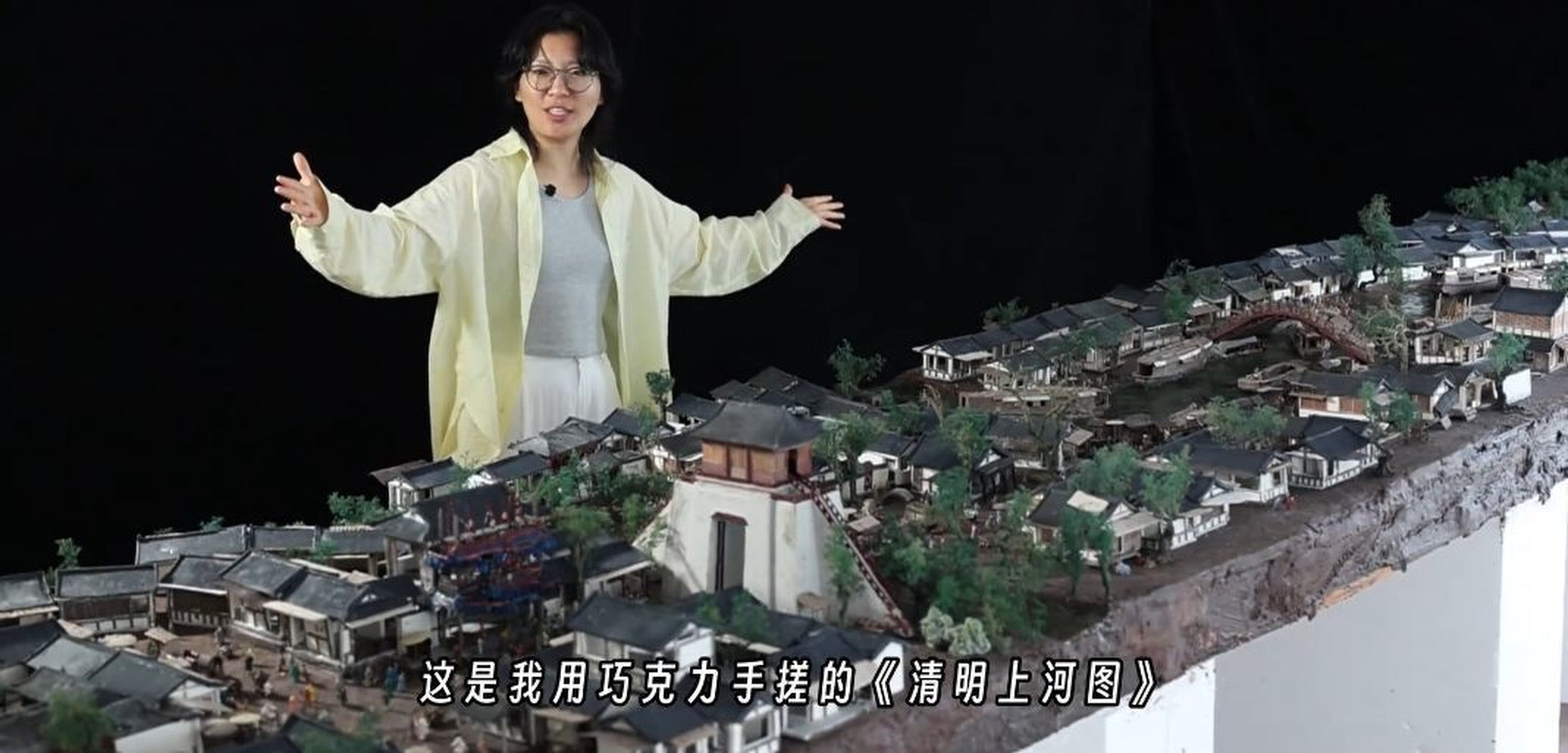 A Chinese woman used 60kg of chocolate to create a mini 3D model of the ancient painting “Along the River During the Qingming Festival”. Photo: ctdsb.net
