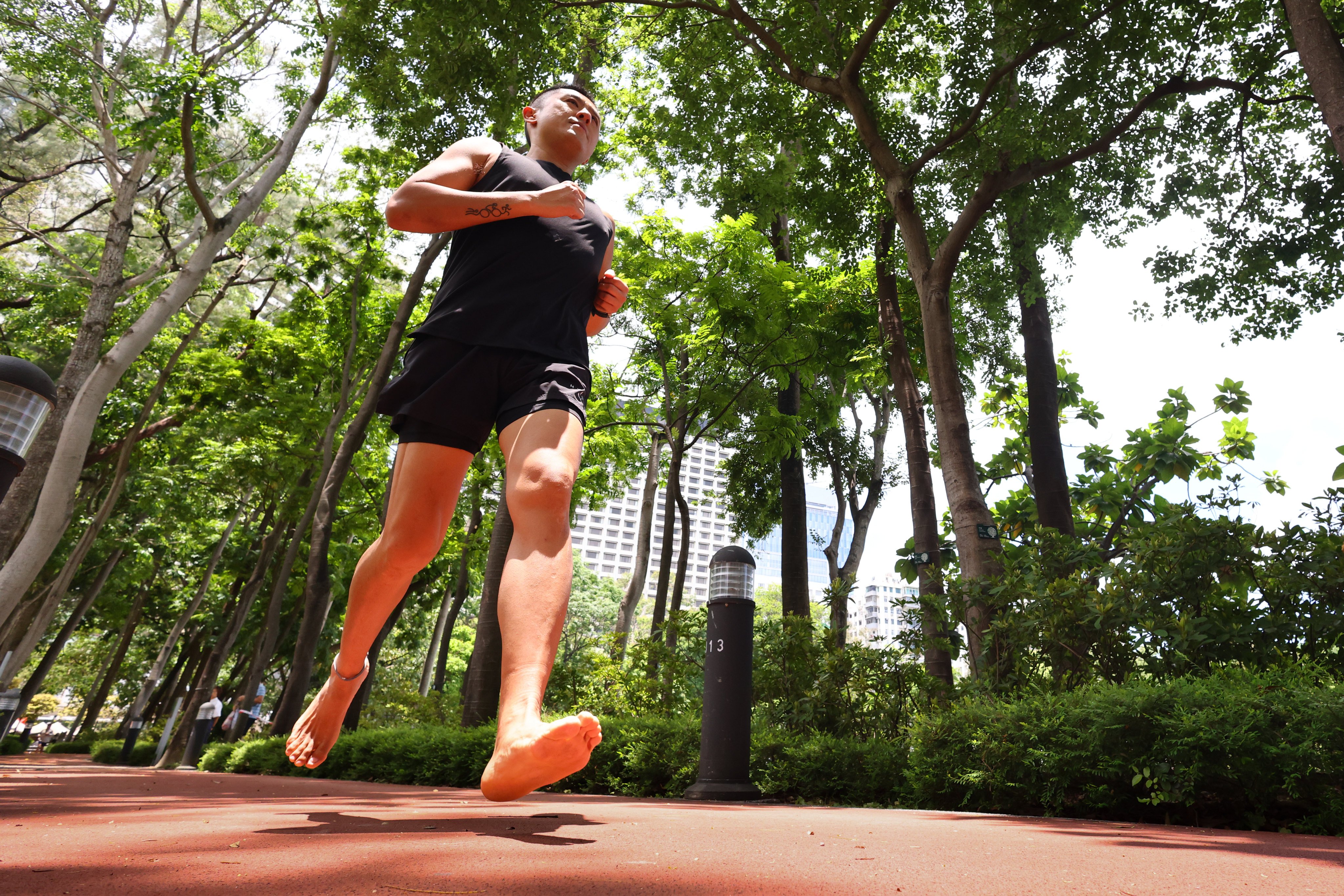 Barefoot marathoner and Hyrox competitor Leo Chan runs shoeless in Hong Kong’s Victoria Park on May 13, 2026. Photo: Dickson Lee