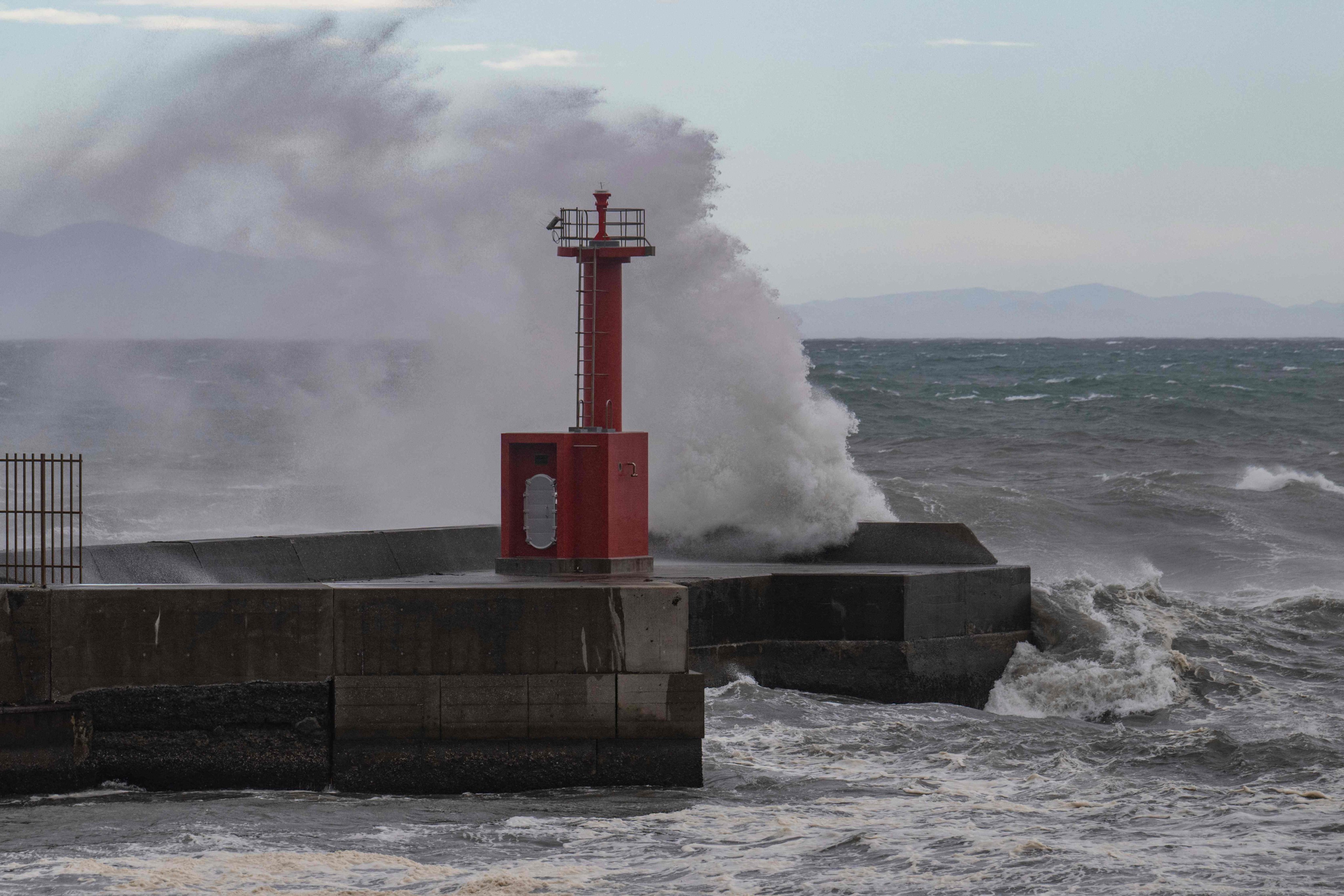 Waves slam against the coastline ahead of tropical storm Jangmi in Tateyama, Chiba prefecture, on Wednesday. Photo: AFP