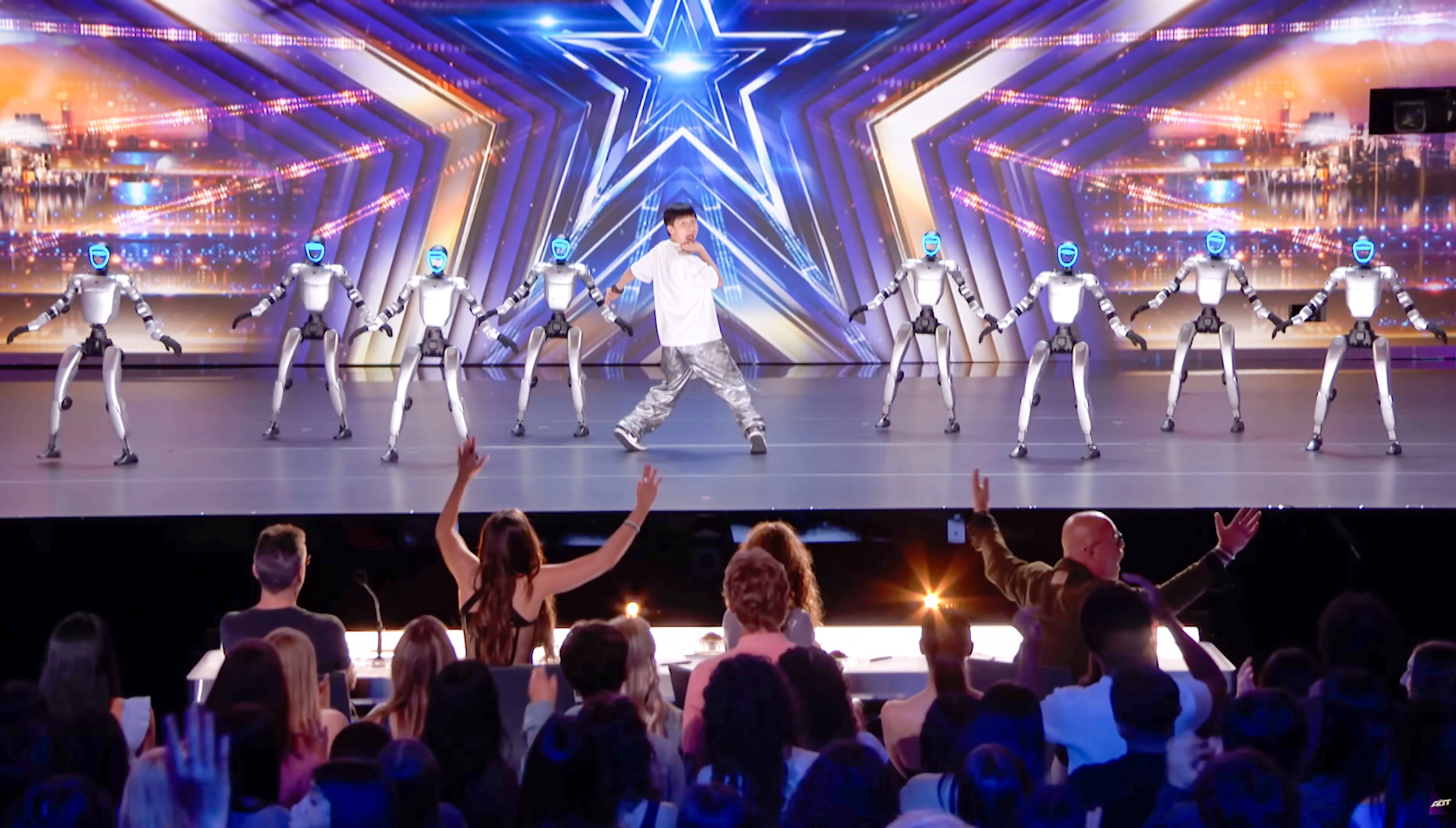 In the talent competition show America's Got Talent, that aired on Tuesday evening local time, eight Unitree G1 humanoid robots performed an elaborate dance routine alongside Wu Yufei, a Chinese dancer from Sichuan province. The performance was part of an audition for the talent competition show, with competitors vying for the grand prize of US$1 million. Photo: America's Got Talent