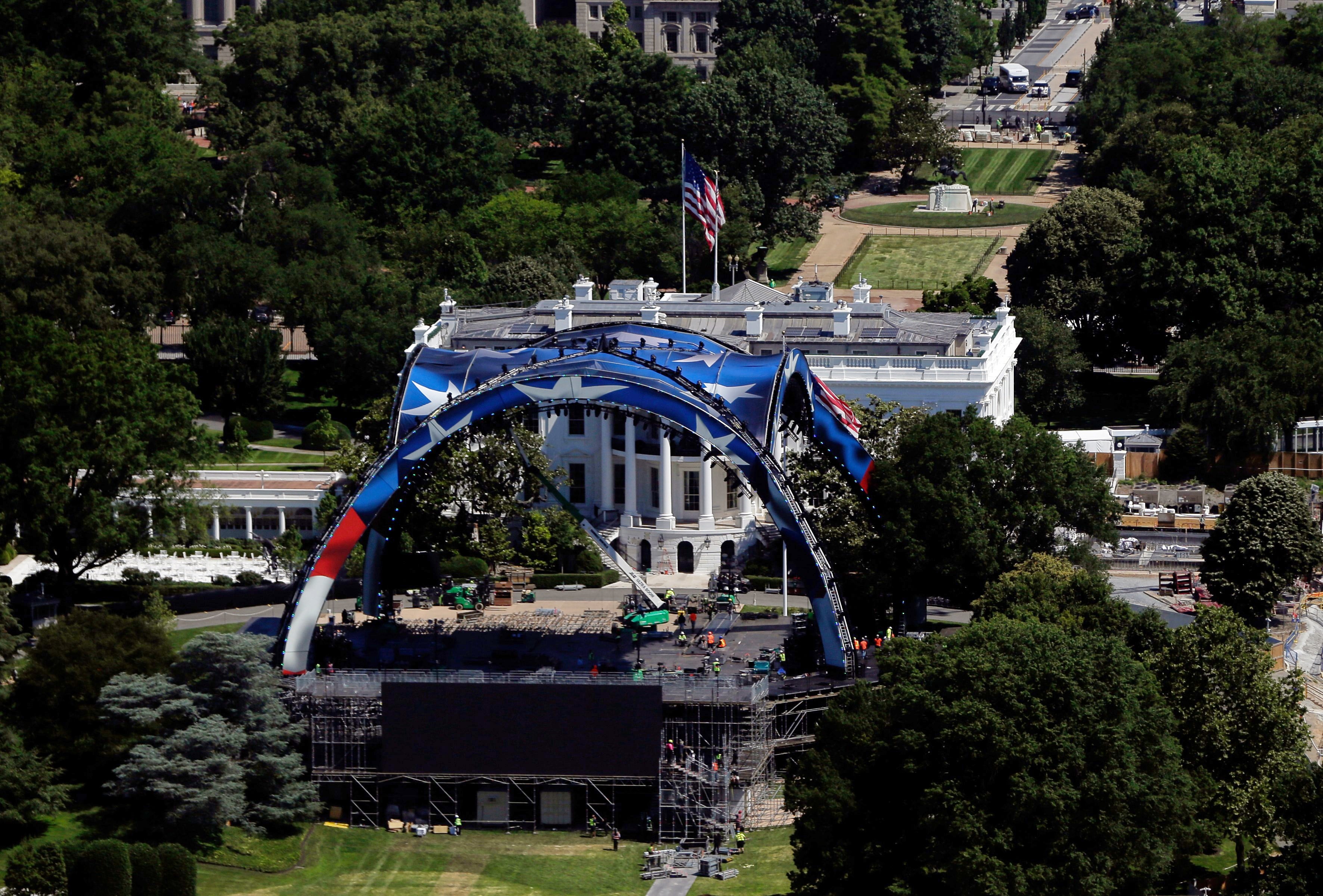 Workers continue building the cage for the coming UFC fight on the South Lawn of the White House on Wednesday. Photo: AP