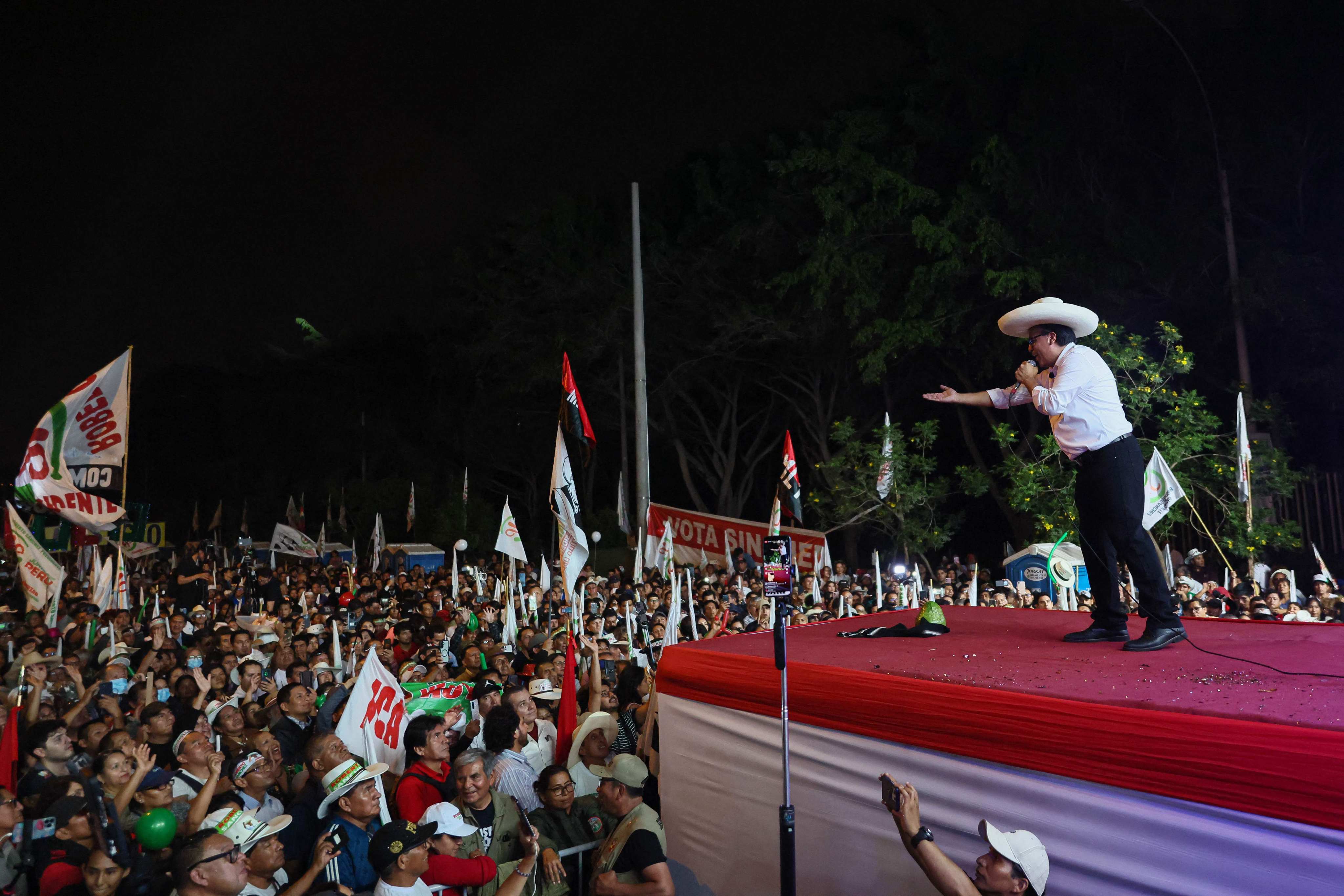 Roberto Sanchez speaks to supporters during his closing campaign rally. Photo: AFP