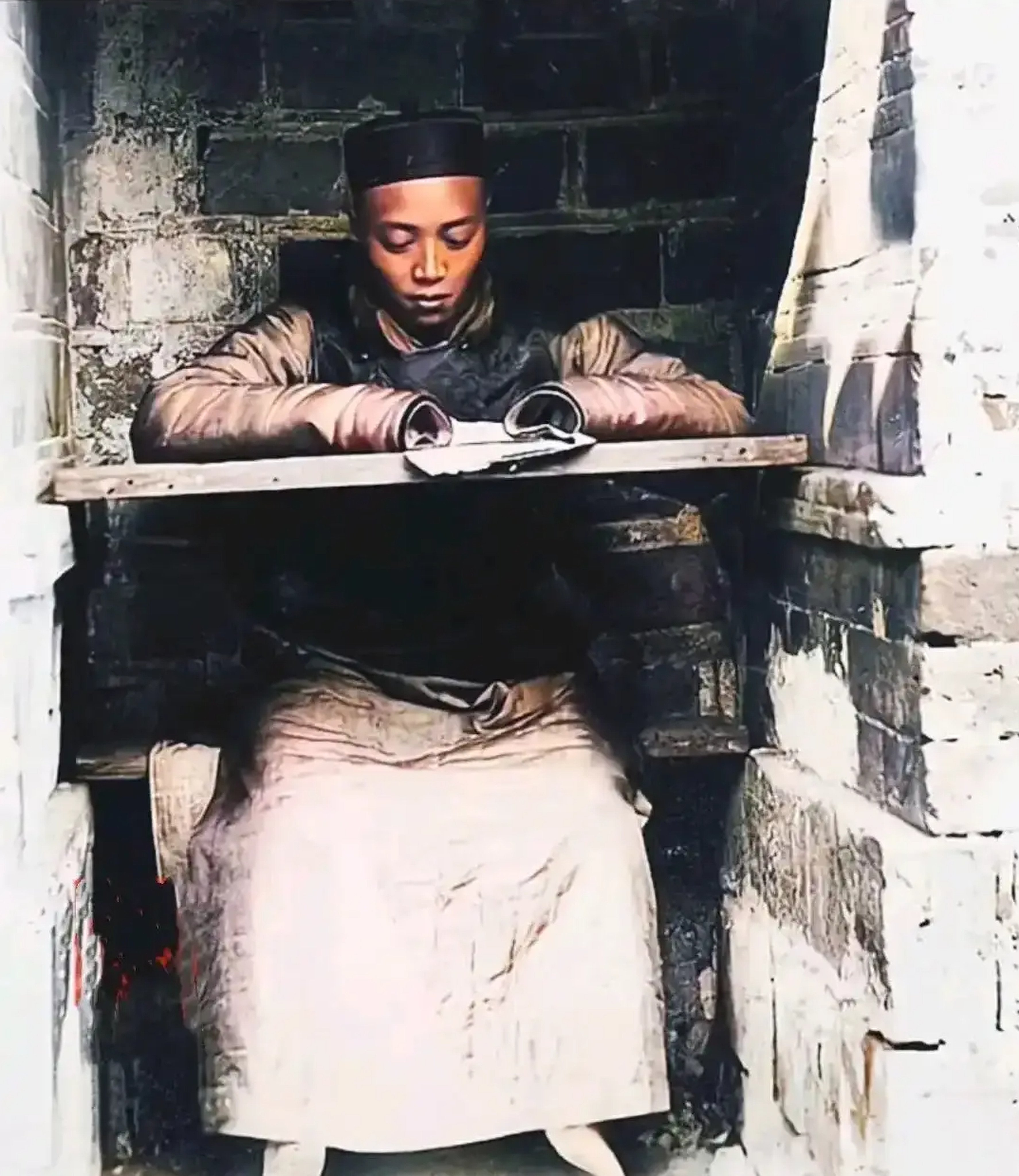 During the Qing dynasty, imperial exams confined thousands of candidates to narrow brick cubicles within sprawling, walled compounds. Photo: Sohu