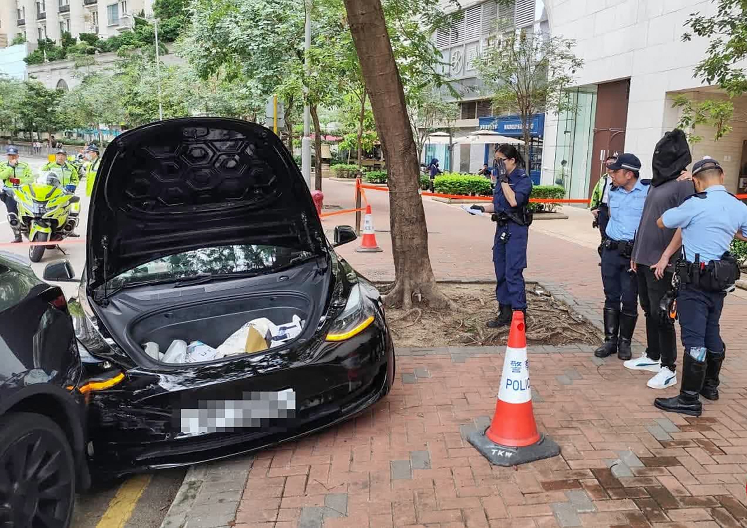 Police arrested the driver after his car slammed into a parked vehicle on Hoi Fai Road. Photo: Handout